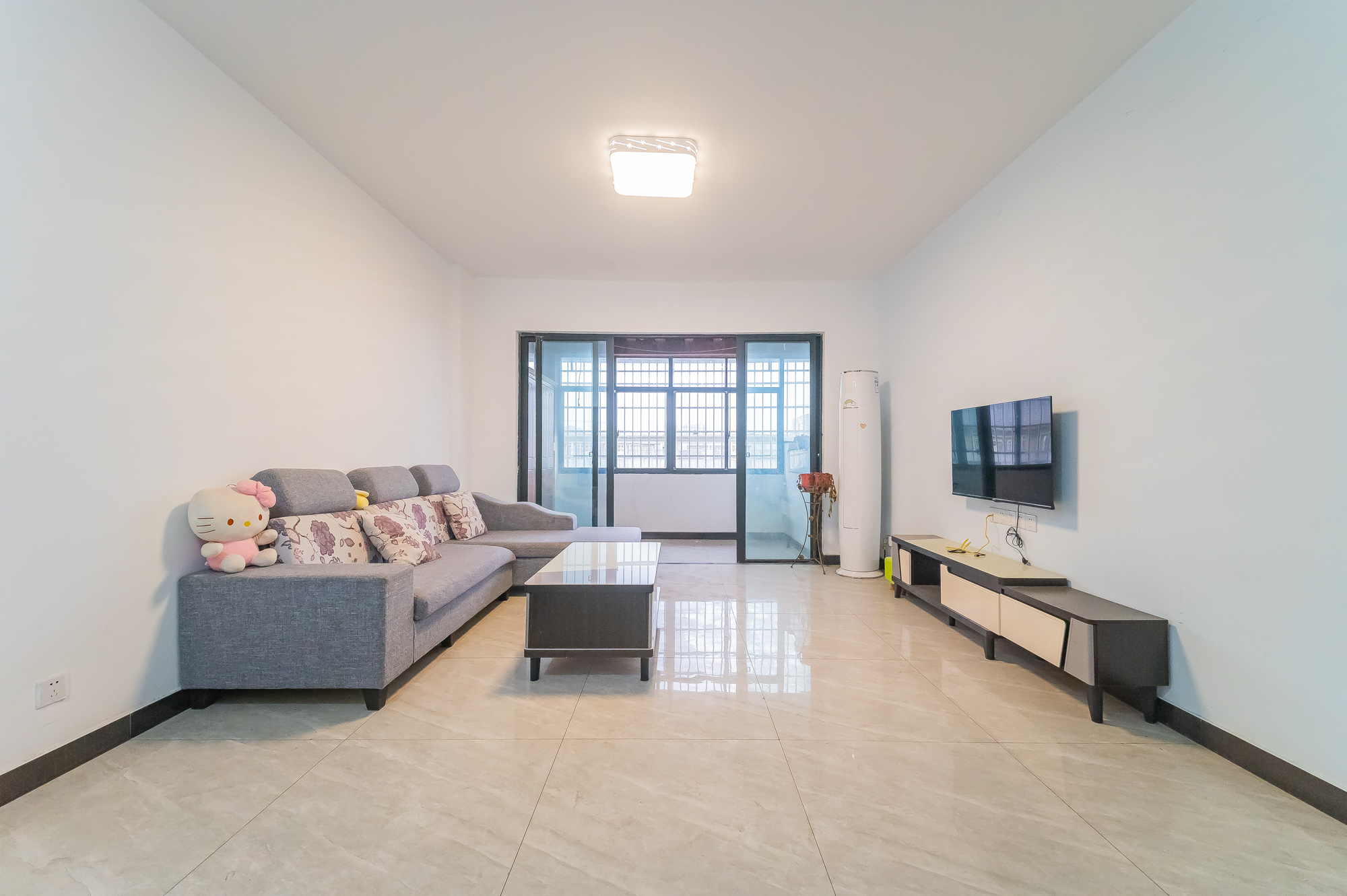 鹏基诺亚山林 3室2厅1卫 59.8万 鹏基诺亚山林 3室2厅1卫 59.8万客厅