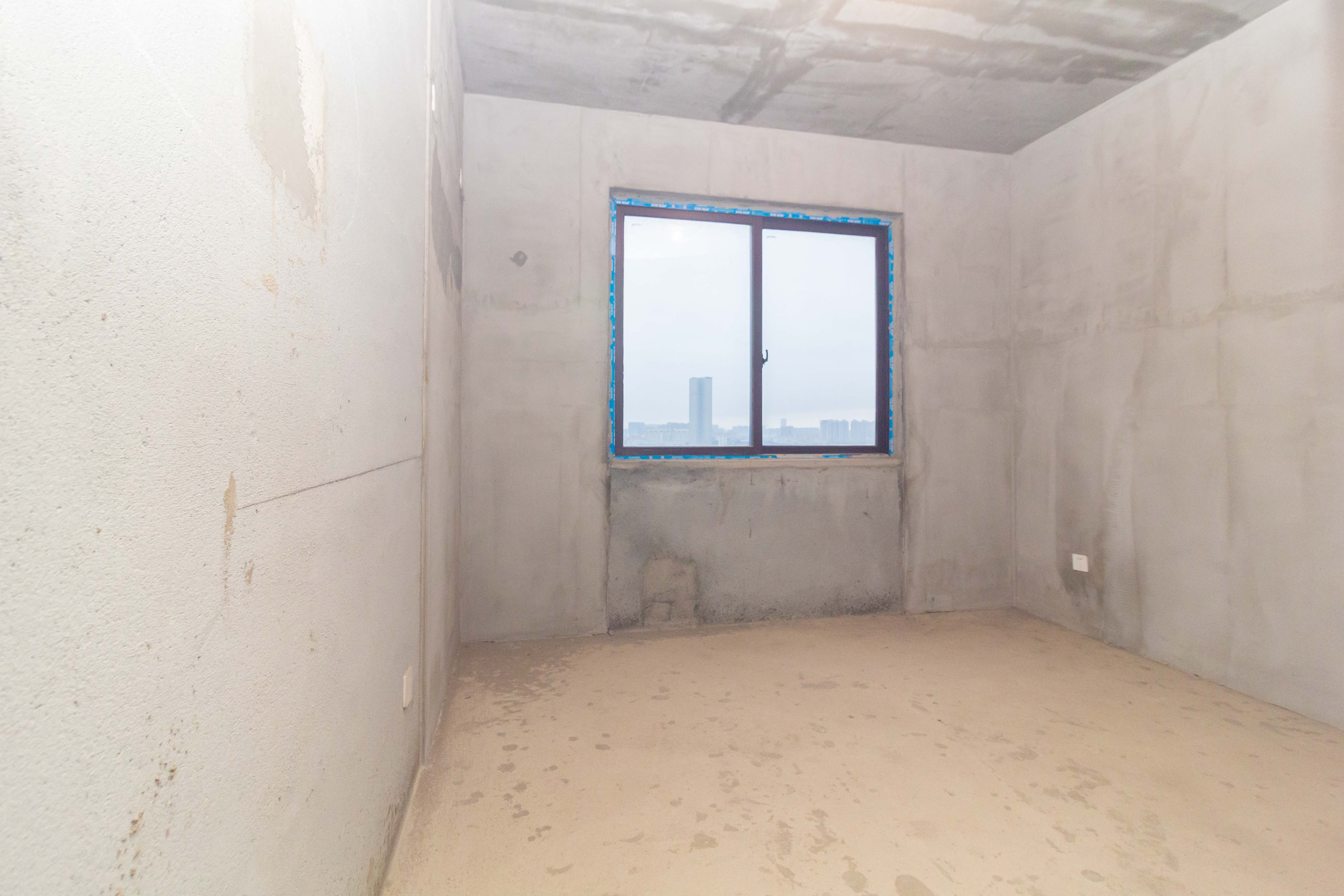 东方美地  4室2厅2卫   94.80万卧室