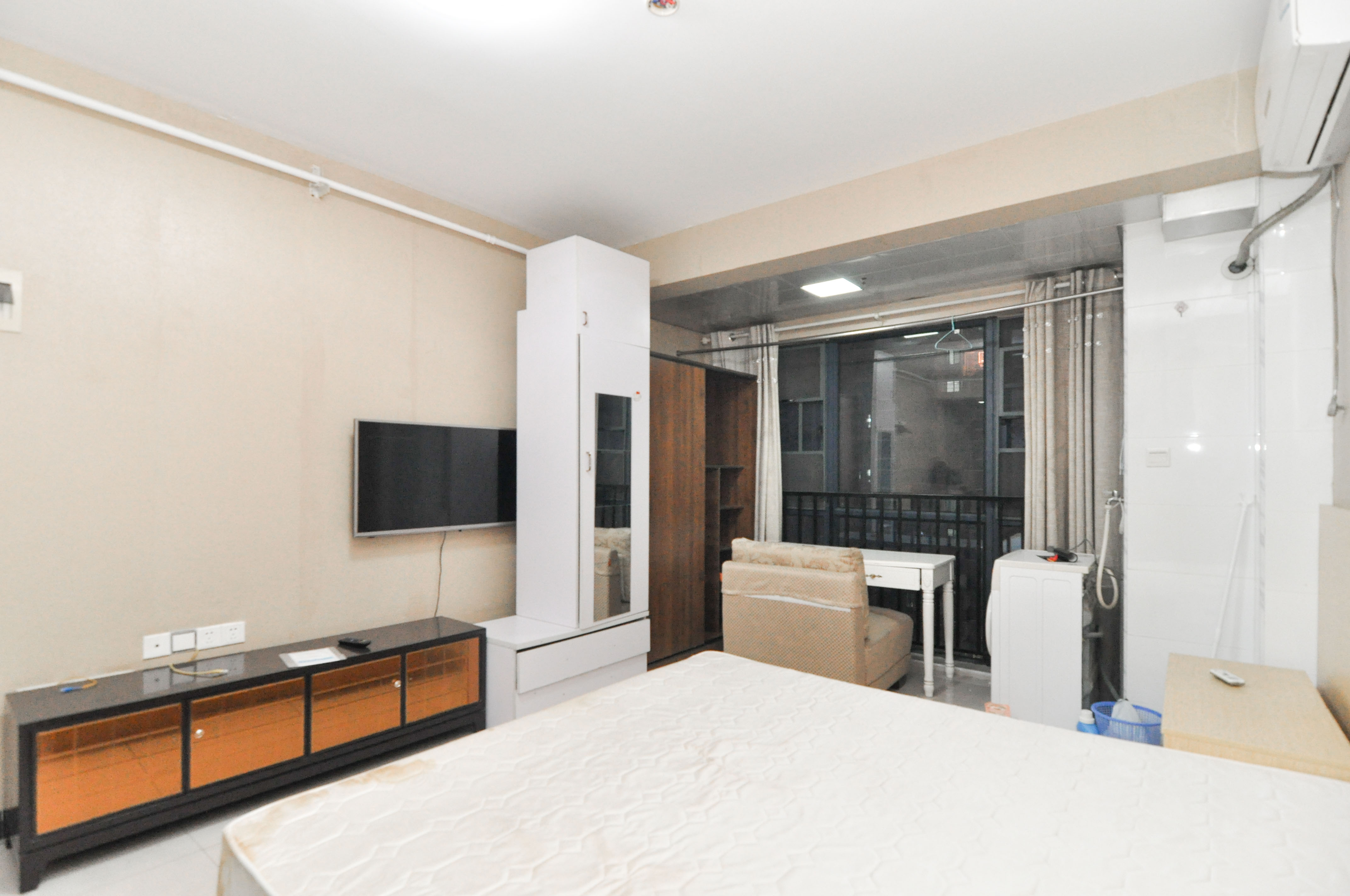 佳兴国际汇 1室1厅1卫 25.8万 佳兴国际汇 1室1厅1卫 25.8万客厅