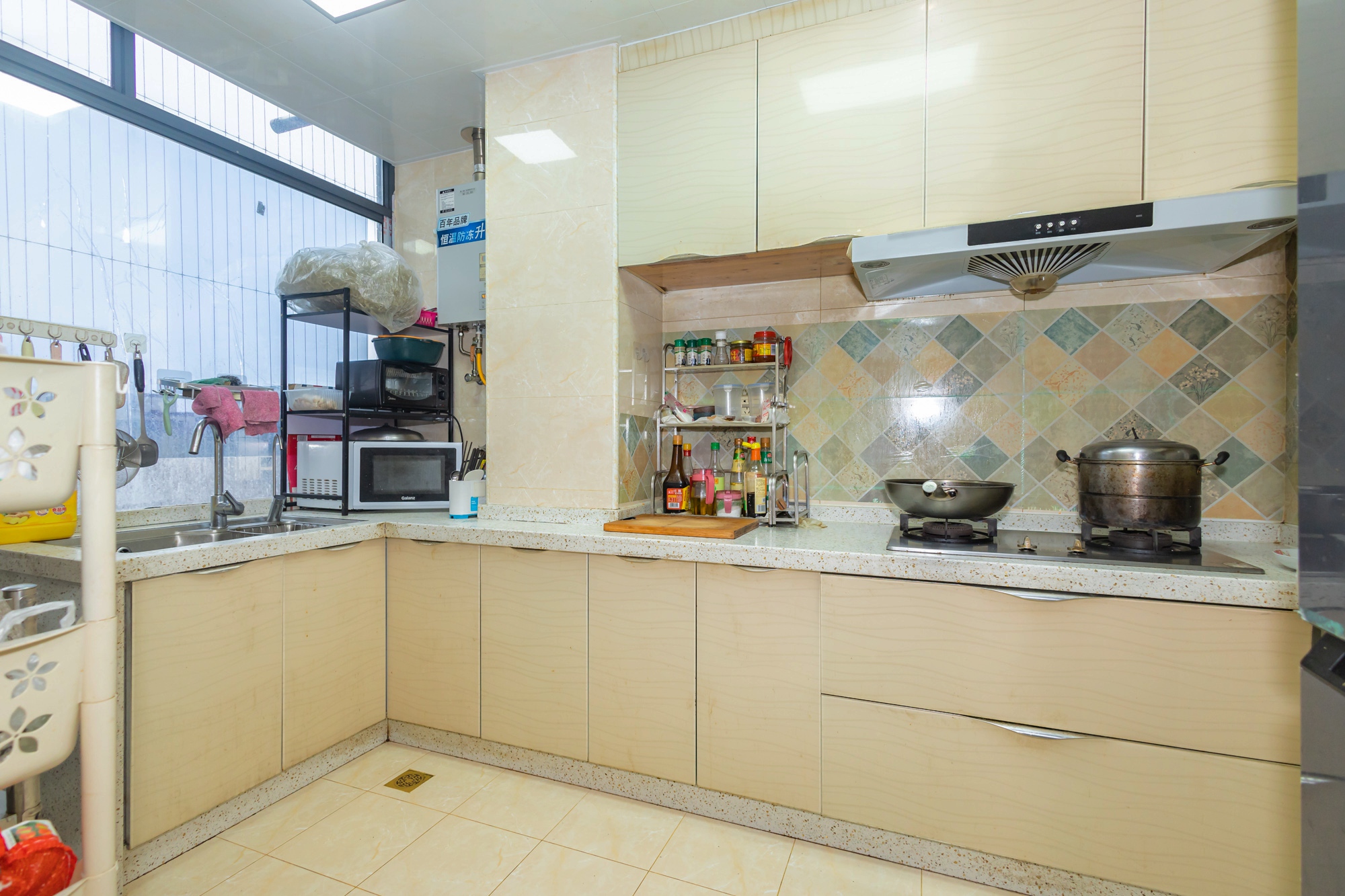 恒基凯旋门三期  2室2厅1卫    64.8万 恒基凯旋门三期  2室2厅1卫    64.8万厨房