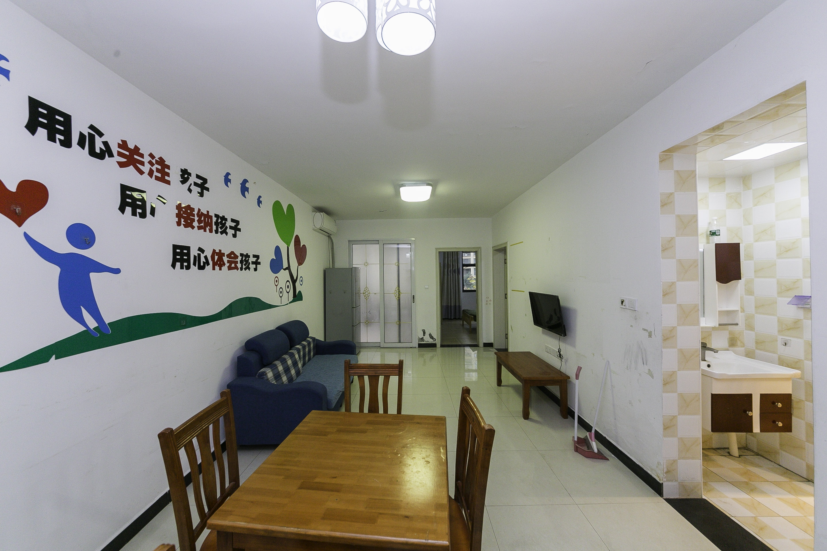 安泰嘉园（湘府邻伴）  2室2厅1卫   80.00万客厅