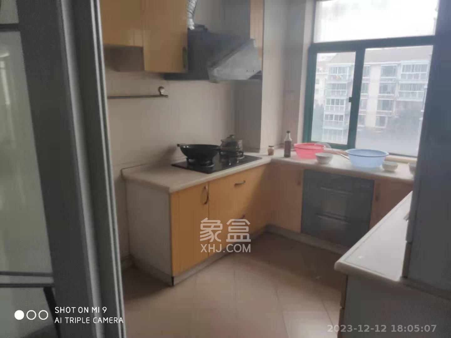 美林景园  3室2厅2卫   2800.00元/月室内图
