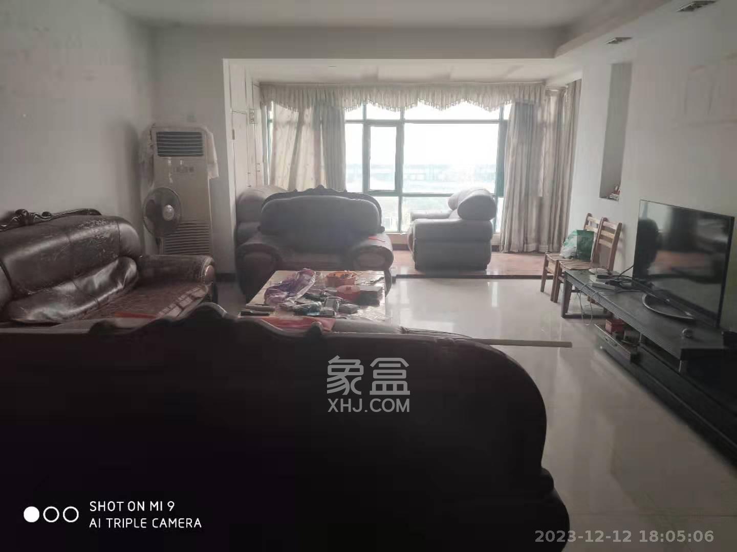 美林景园  3室2厅2卫   2800.00元/月室内图
