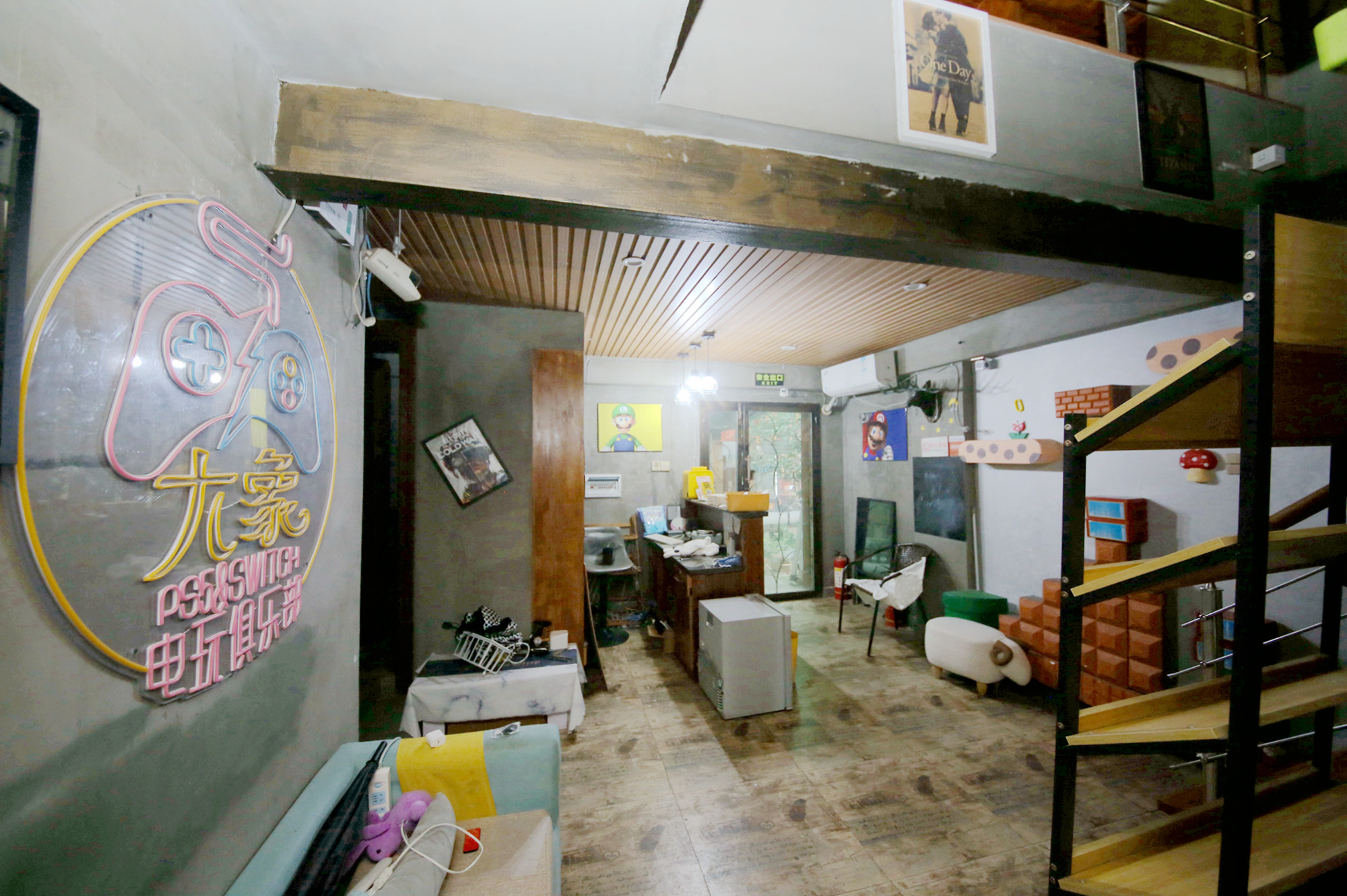 城市经典  6室2厅1卫   170.00万客厅