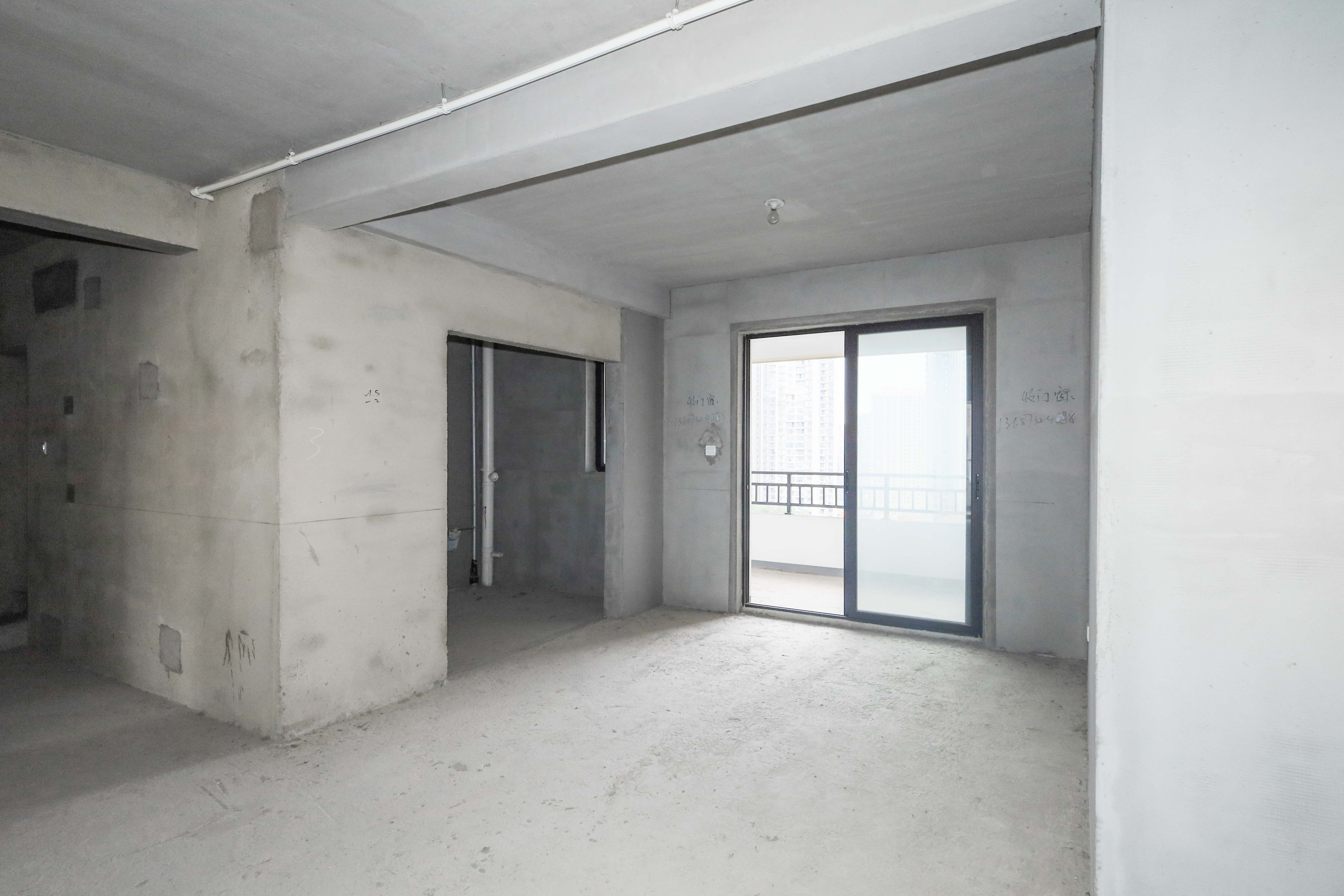 惠天然梅岭国际  5室2厅2卫    258.0万其他