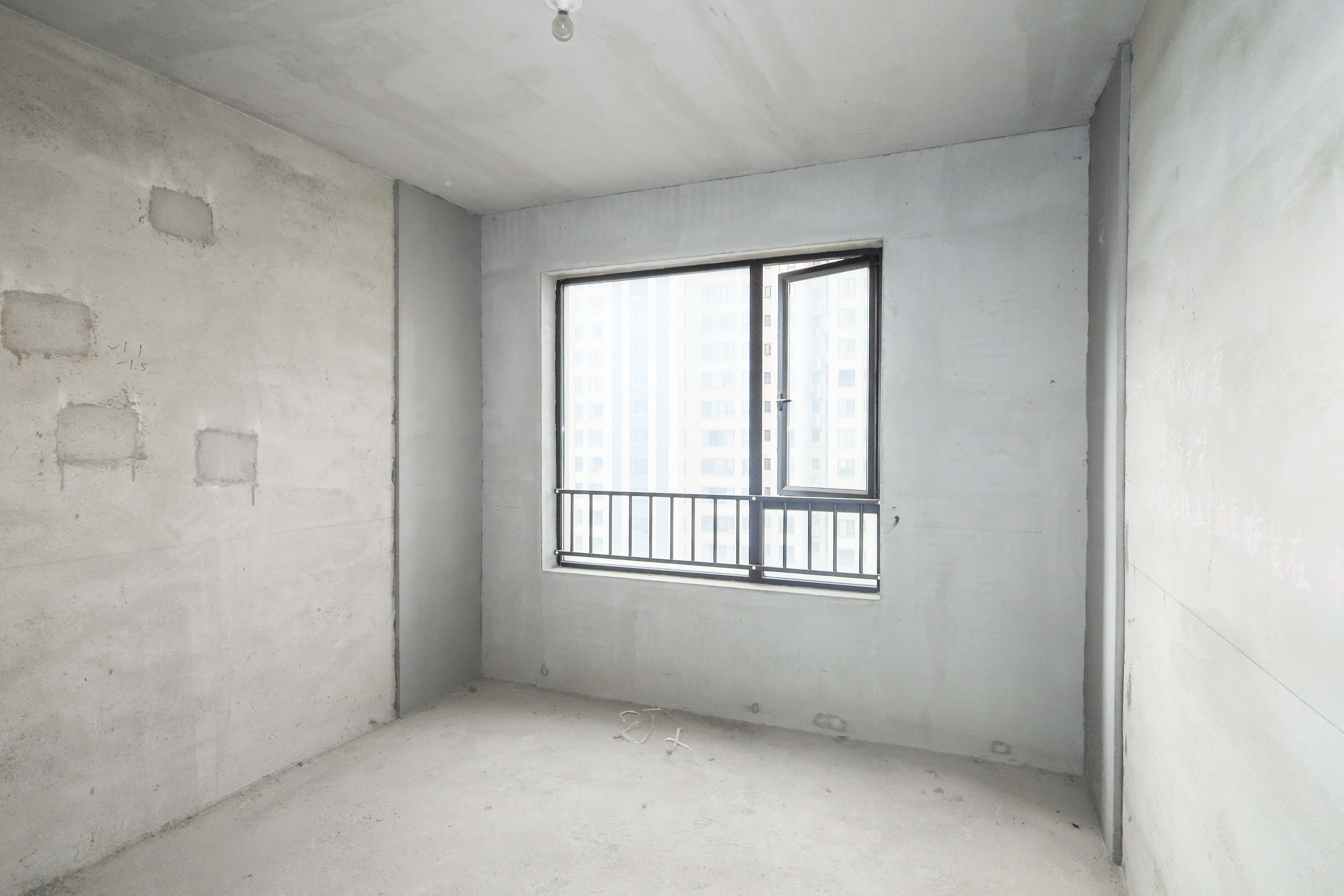 惠天然梅岭国际  5室2厅2卫    258.0万卧室