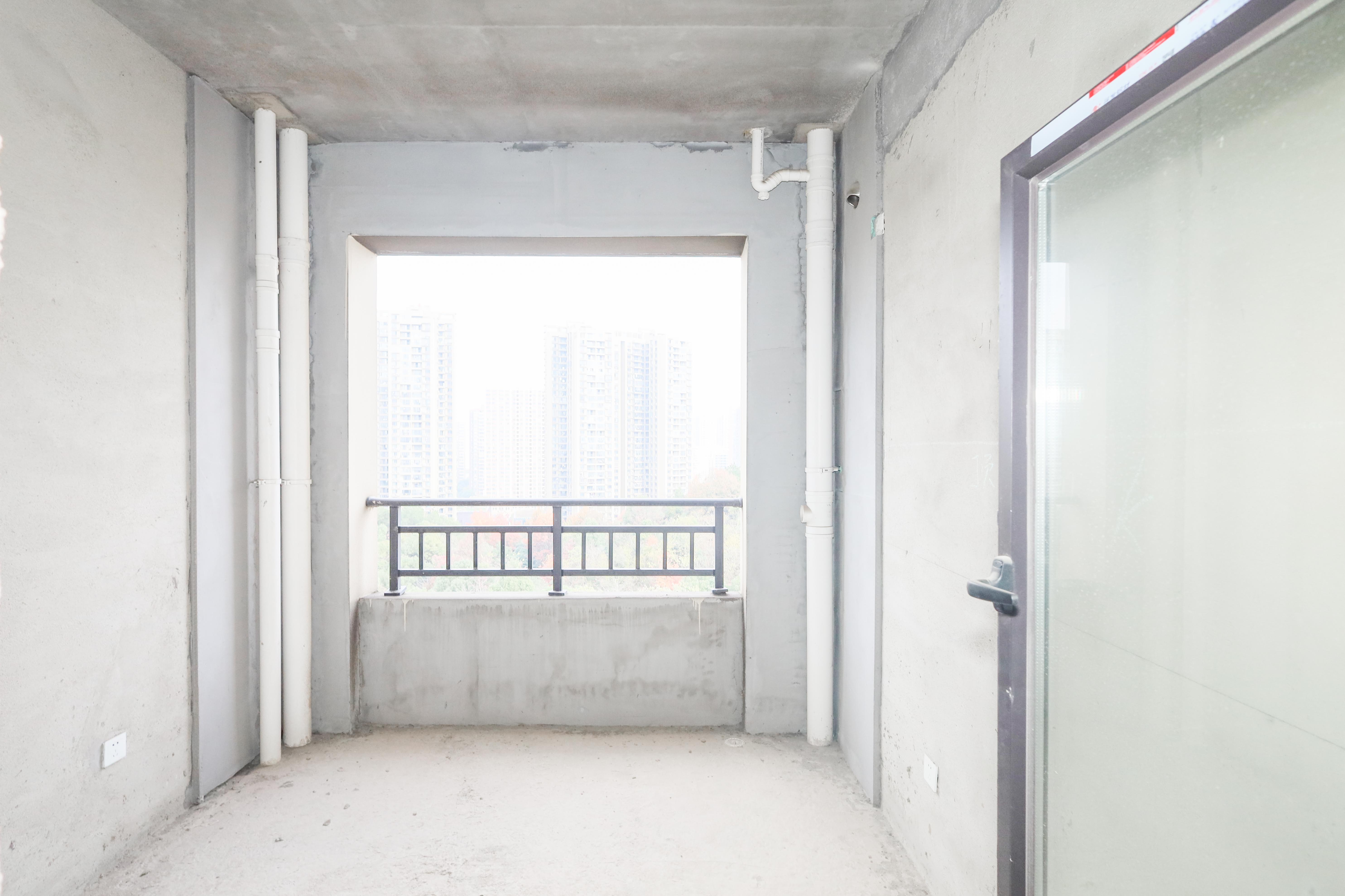 惠天然梅岭国际  5室2厅2卫    258.0万卧室