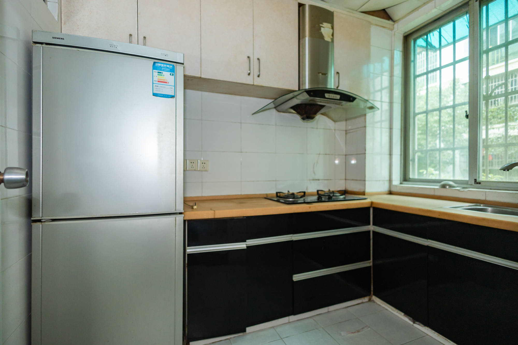 中南汽车世界  3室2厅2卫    45.0万 中南汽车世界  3室2厅2卫    45.0万厨房