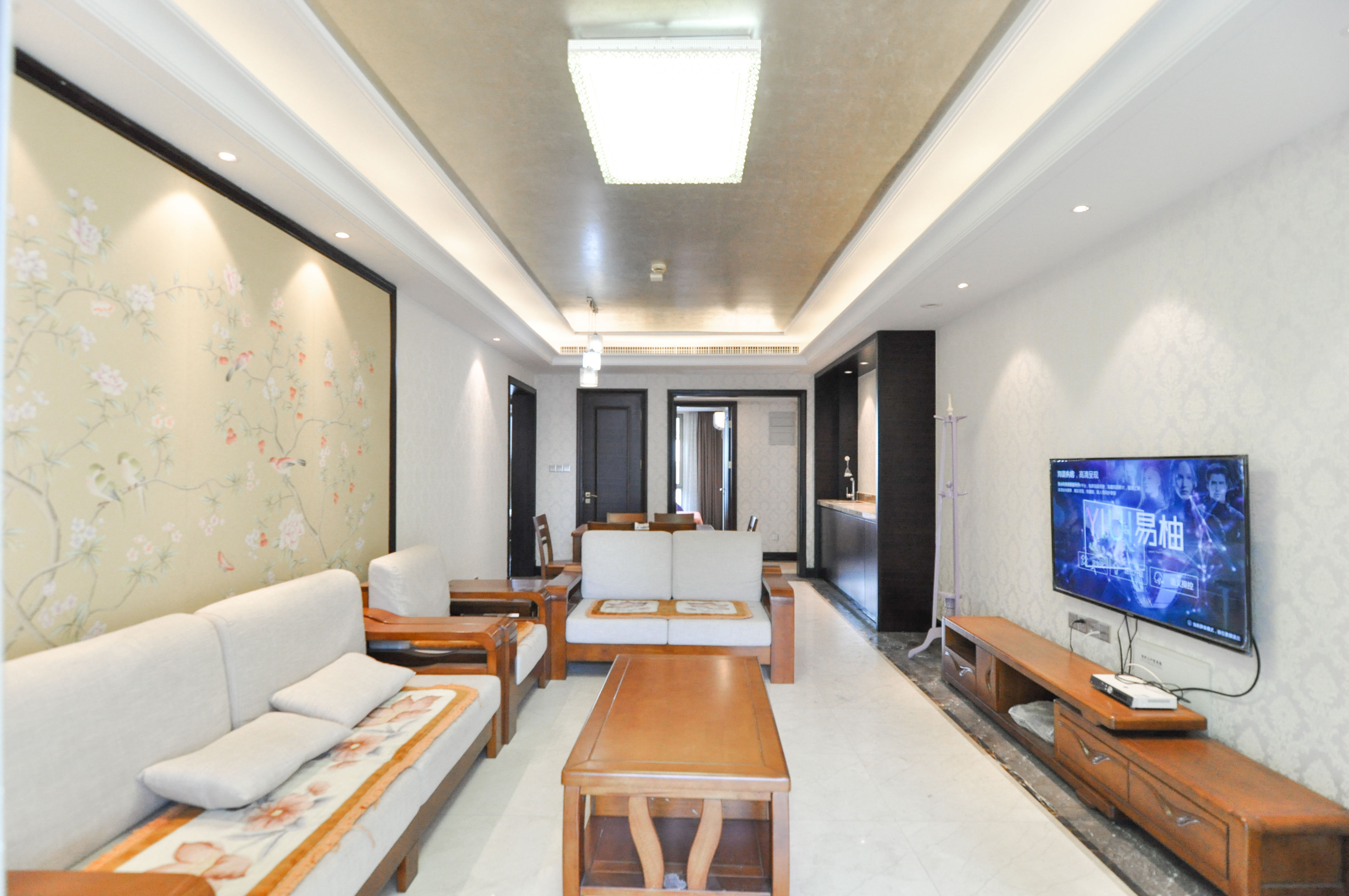 梅溪湖金茂府(金茂广场)(金茂览秀城) 3室2厅2卫 220.0万 梅溪湖金茂府(金茂广场)(金茂览秀城) 3室2厅2卫 220.0万客厅