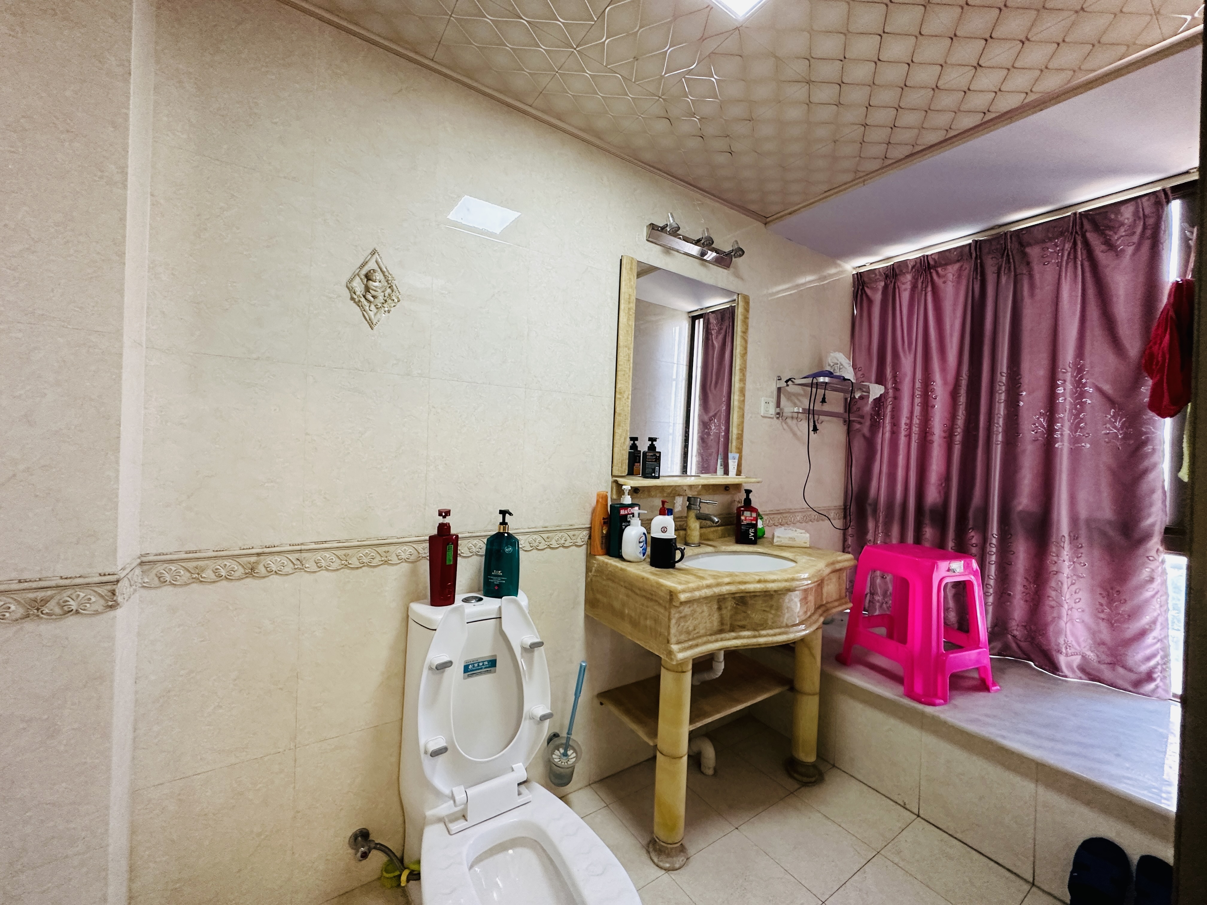 九九华府(一期) 3室2厅2卫 180.0万 九九华府(一期) 3室2厅2卫 180.0万卫生间