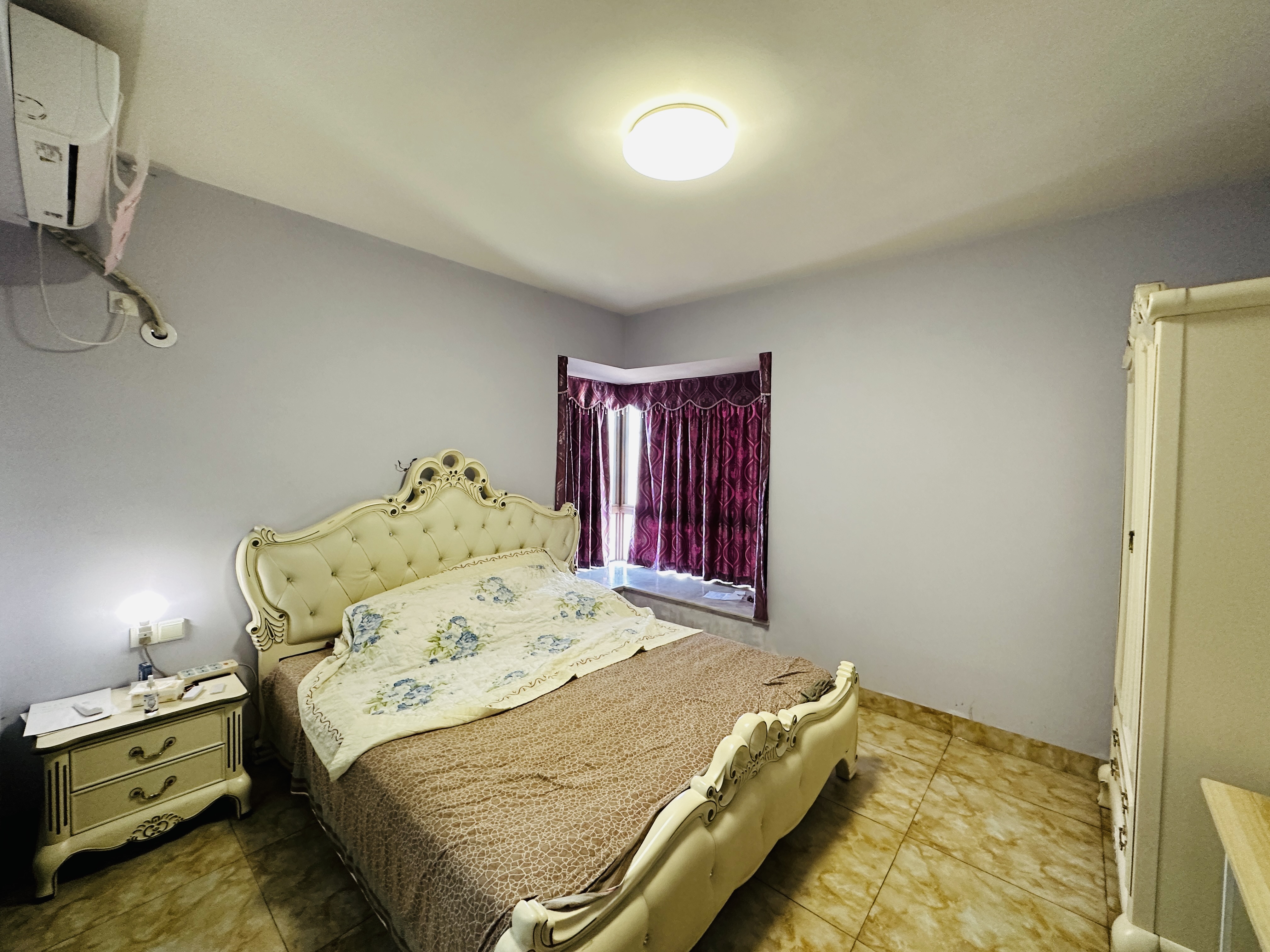 九九华府(一期) 3室2厅2卫 180.0万 九九华府(一期) 3室2厅2卫 180.0万卧室