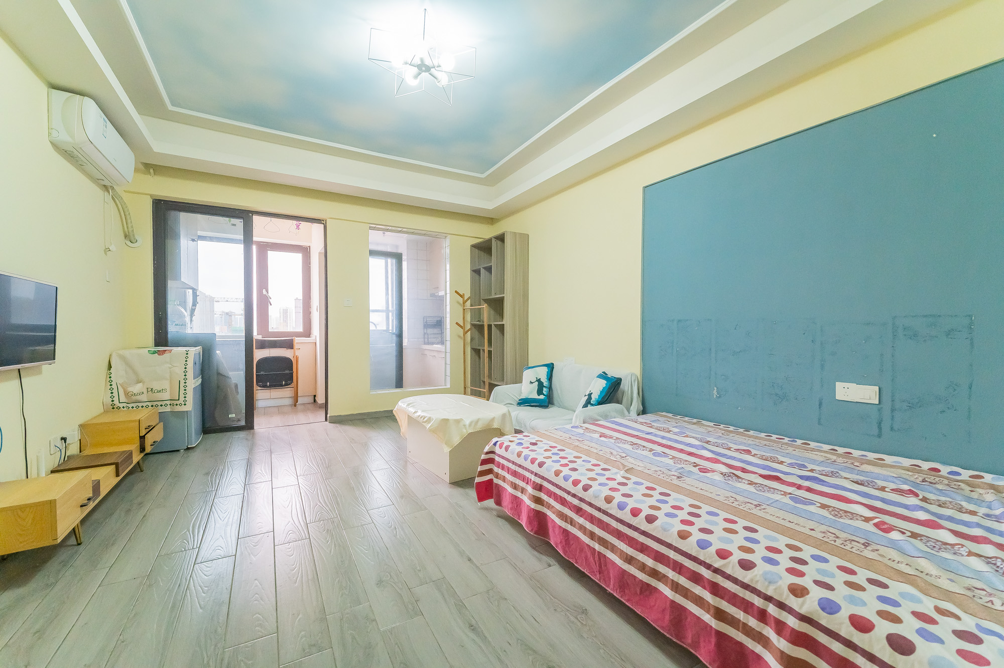 国泰九龙湾  1室1厅1卫    38.0万 国泰九龙湾  1室1厅1卫    38.0万客厅