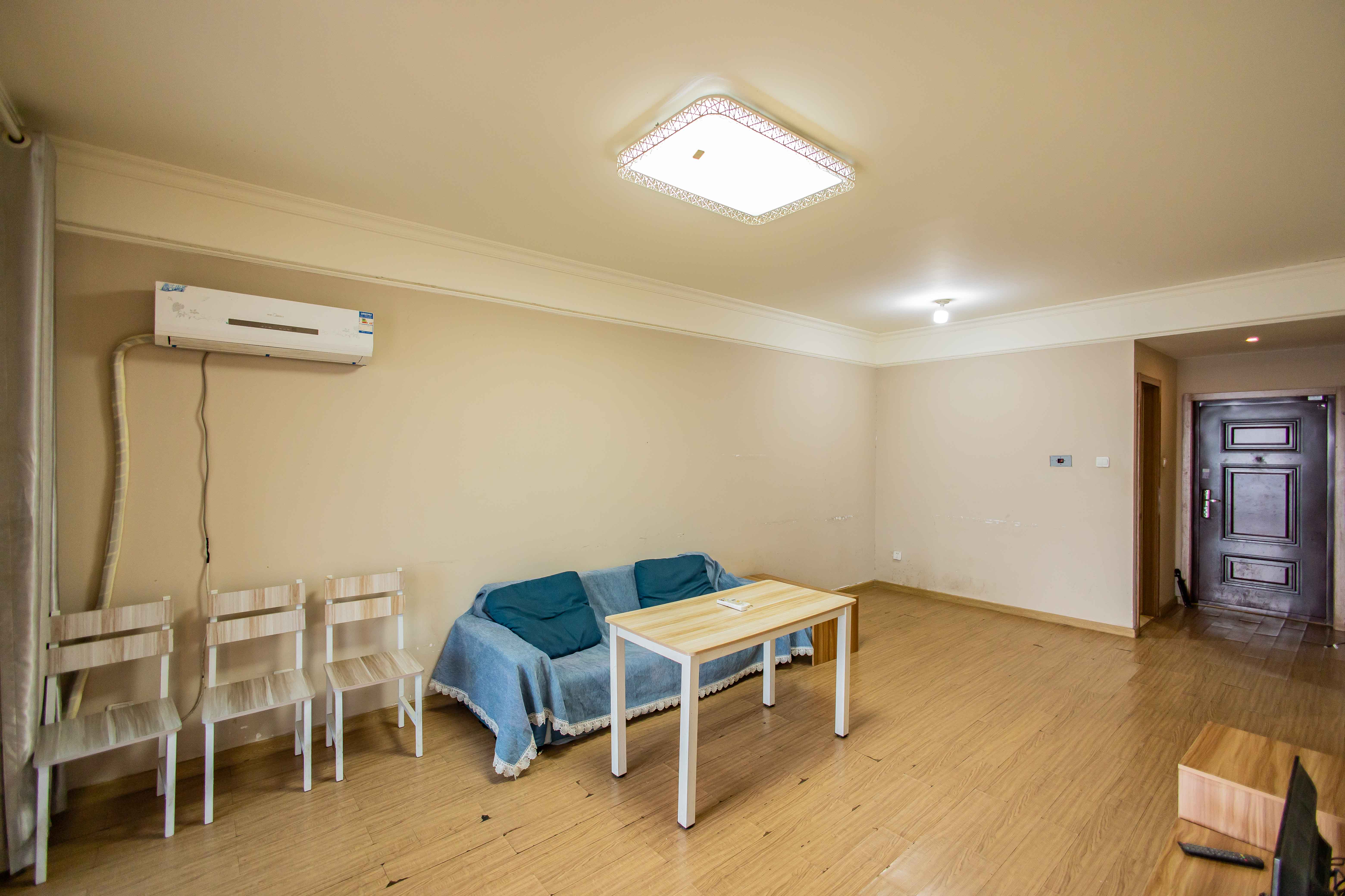 麓谷小镇  3室2厅1卫   49.90万 麓谷小镇  3室2厅1卫   49.90万客厅