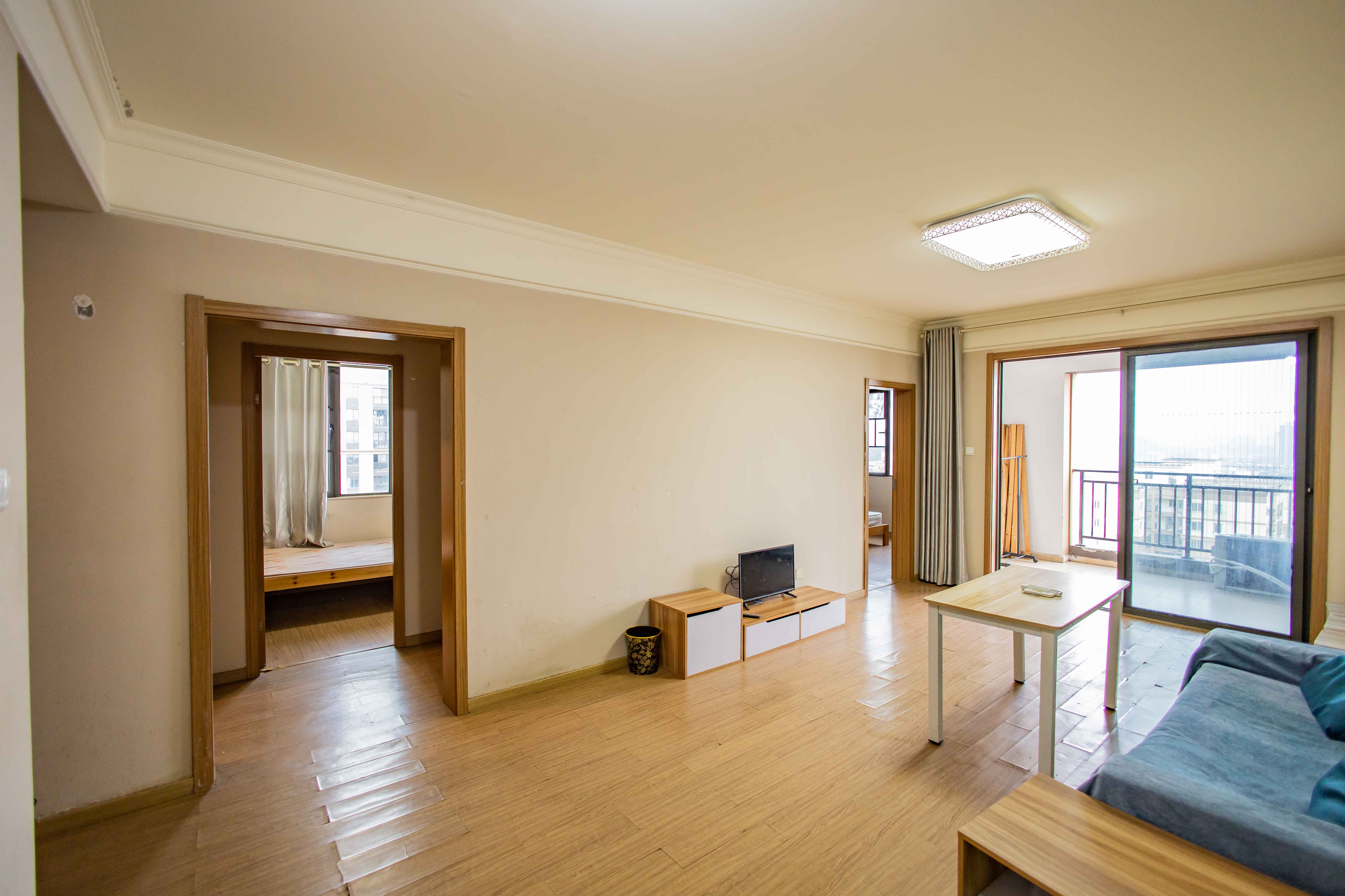 麓谷小镇  3室2厅1卫   49.90万 麓谷小镇  3室2厅1卫   49.90万客厅