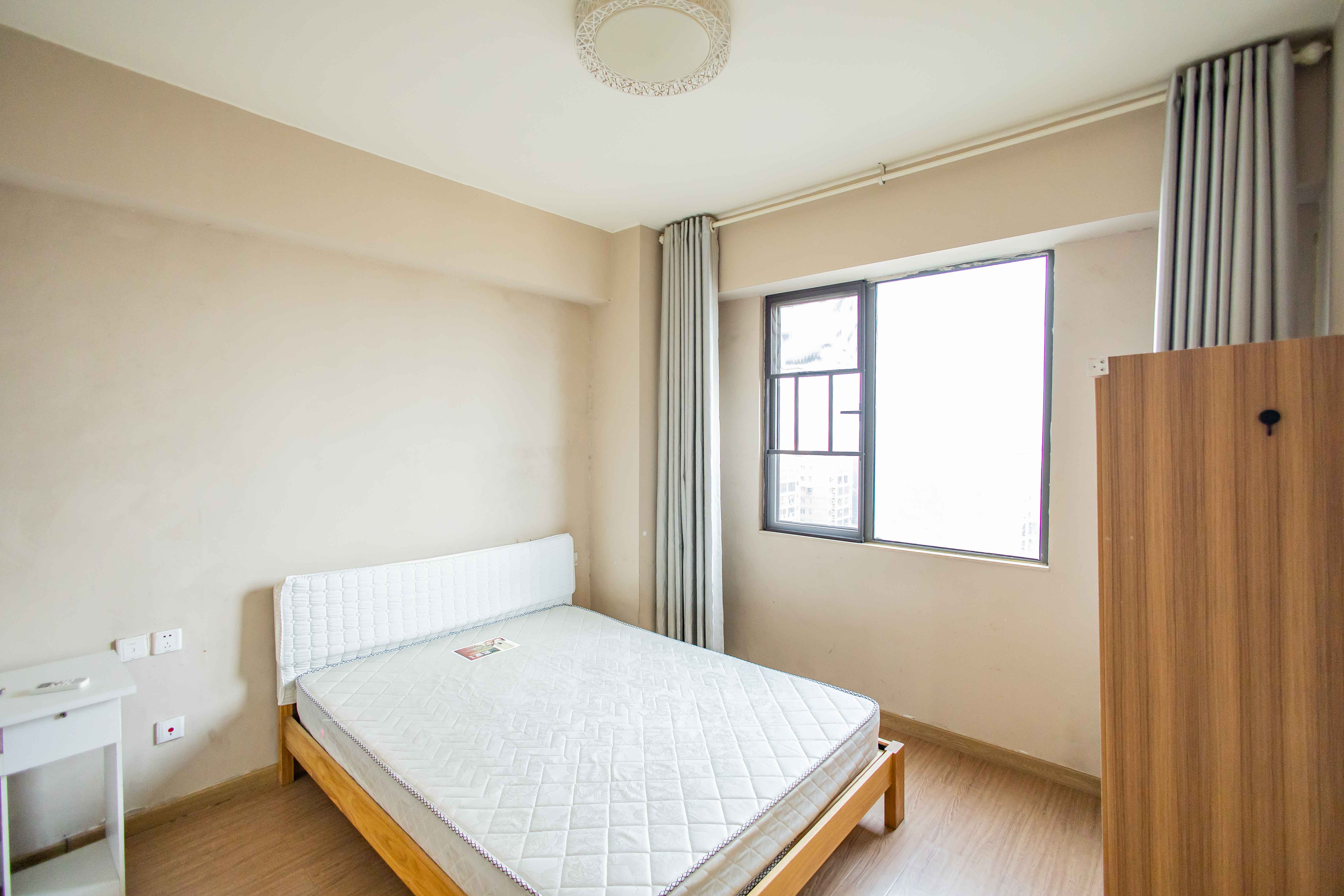 麓谷小镇  3室2厅1卫   49.90万 麓谷小镇  3室2厅1卫   49.90万卧室