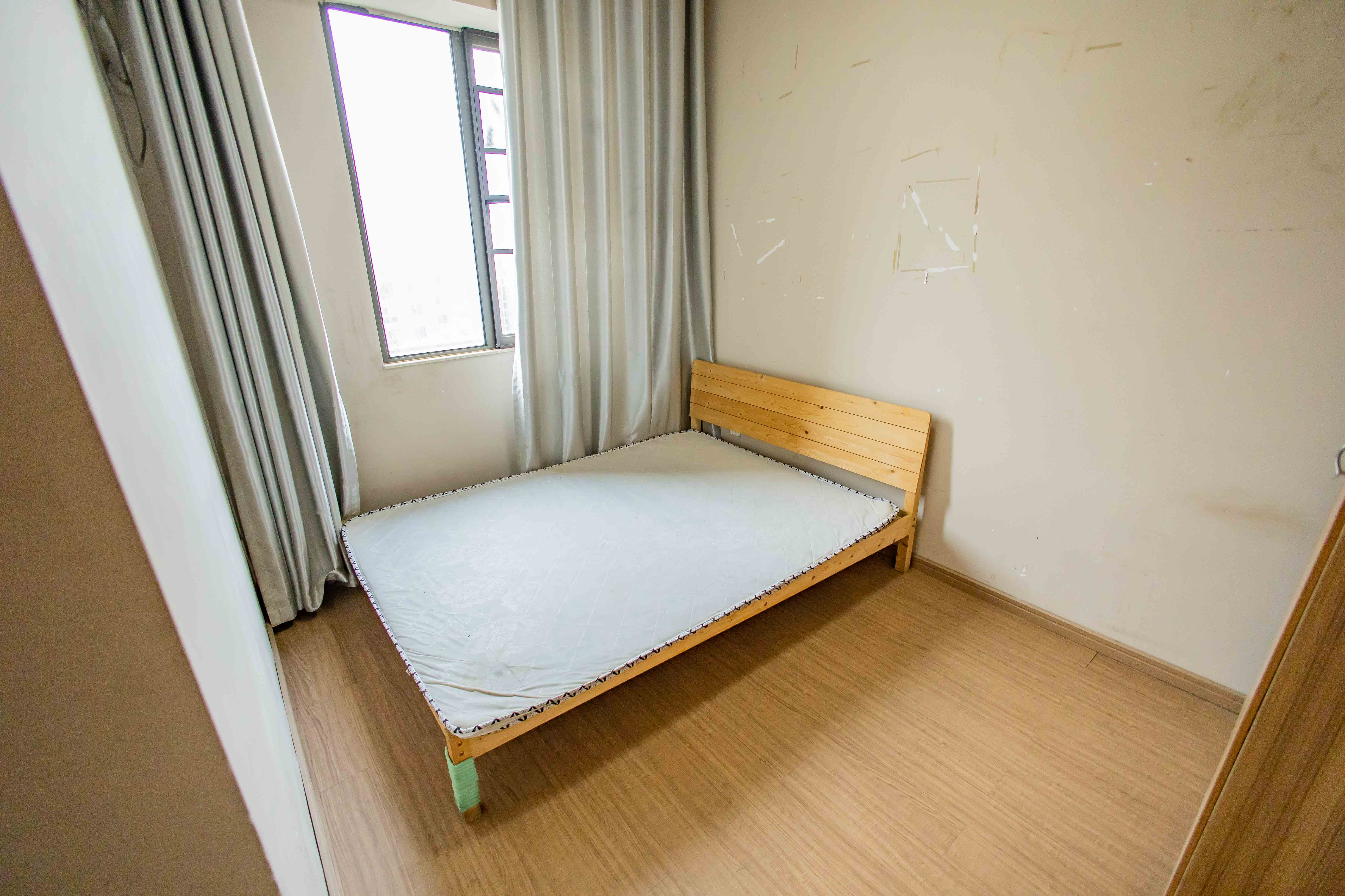 麓谷小镇  3室2厅1卫   49.90万 麓谷小镇  3室2厅1卫   49.90万卧室