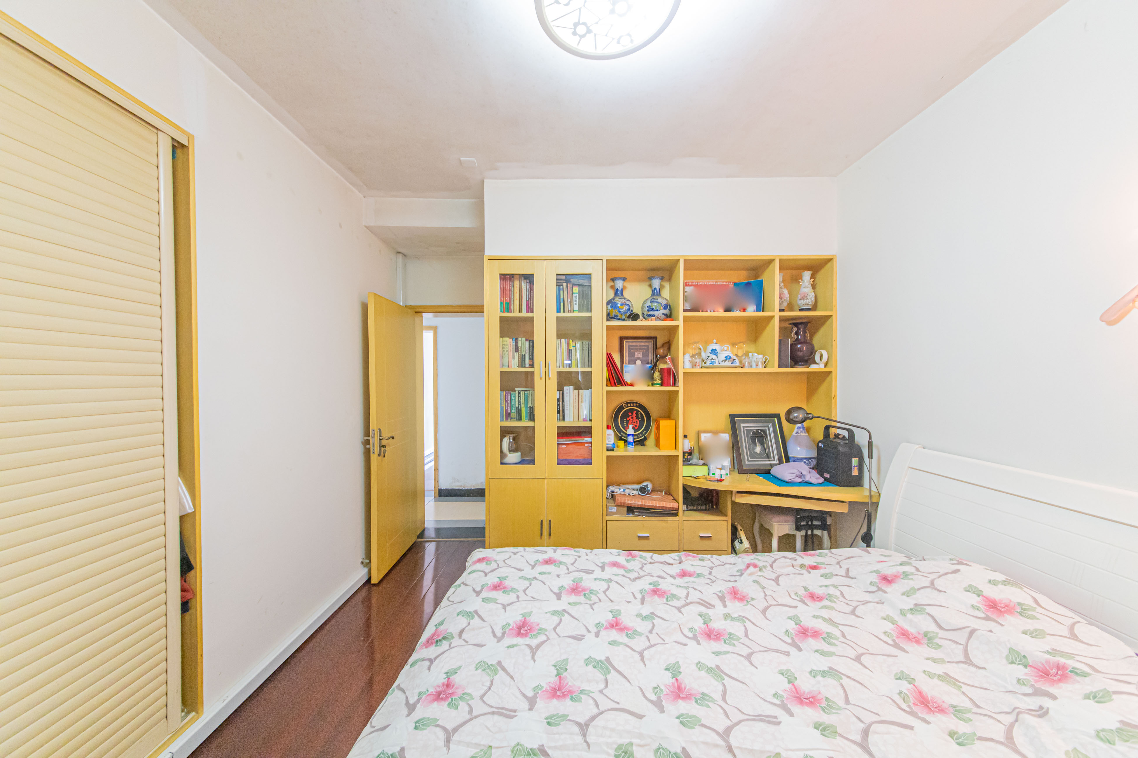 银桂苑  3室2厅2卫    118.0万卧室