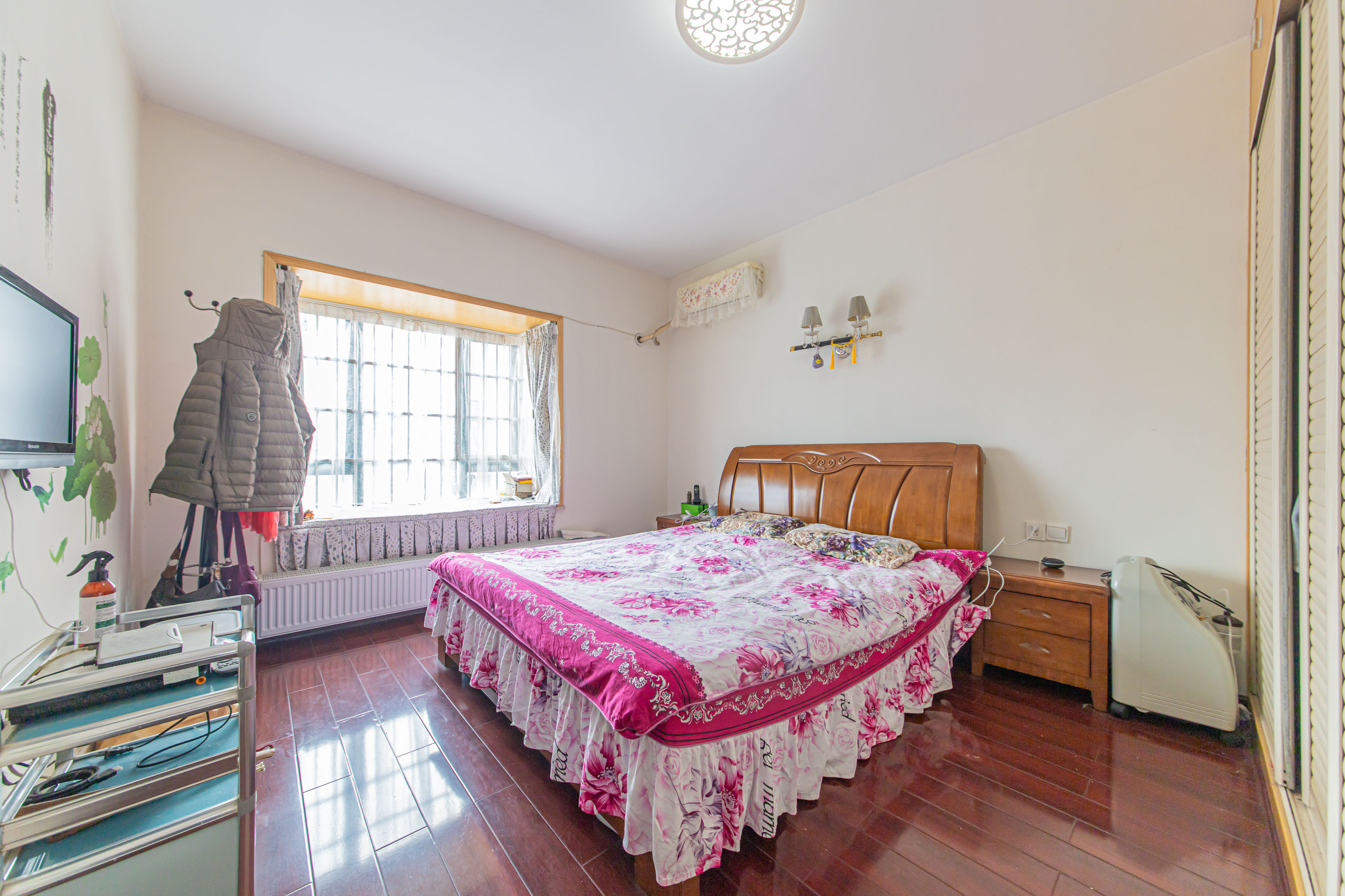 银桂苑  3室2厅2卫    118.0万卧室