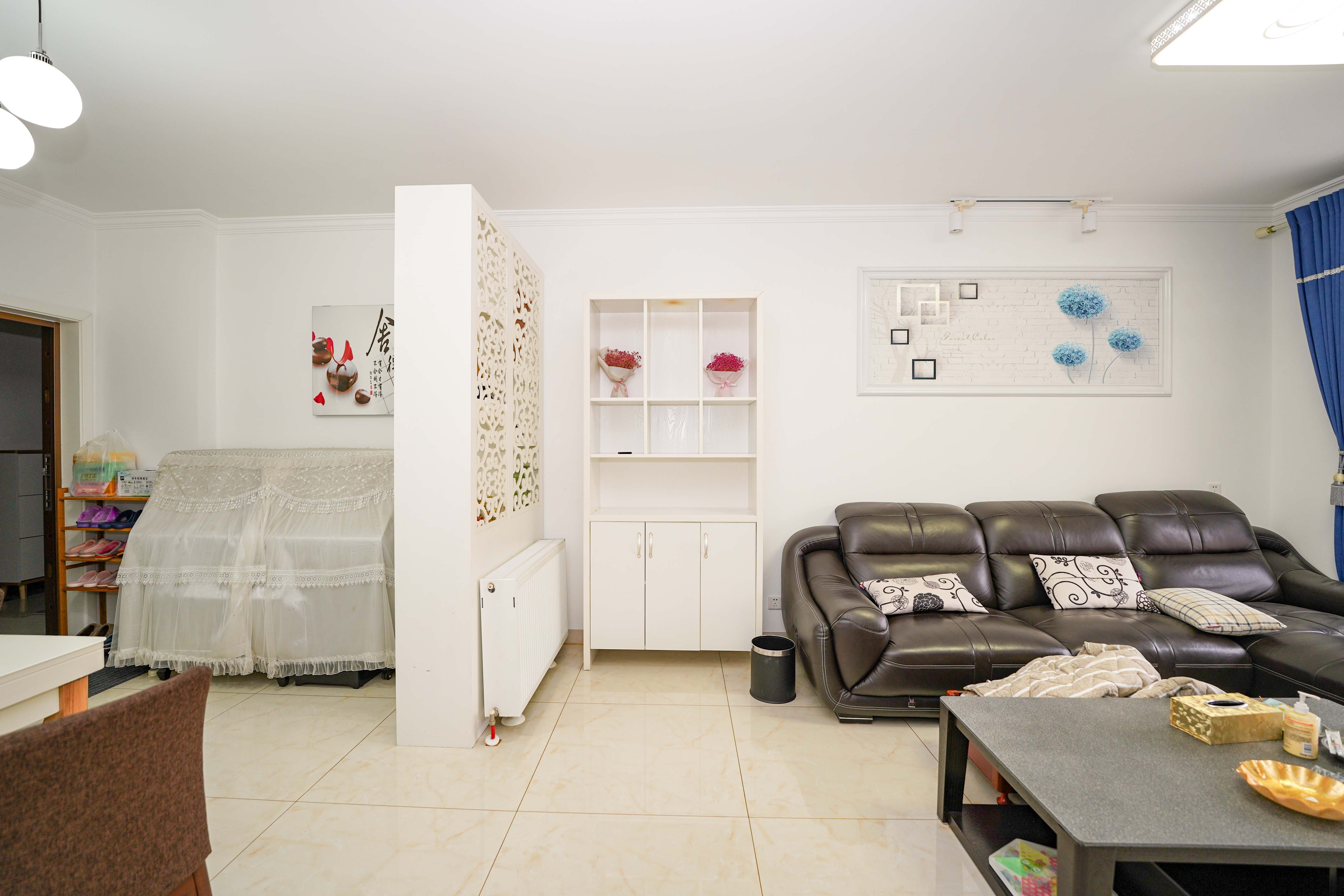 中悦领秀城  3室2厅1卫    59.5万客厅