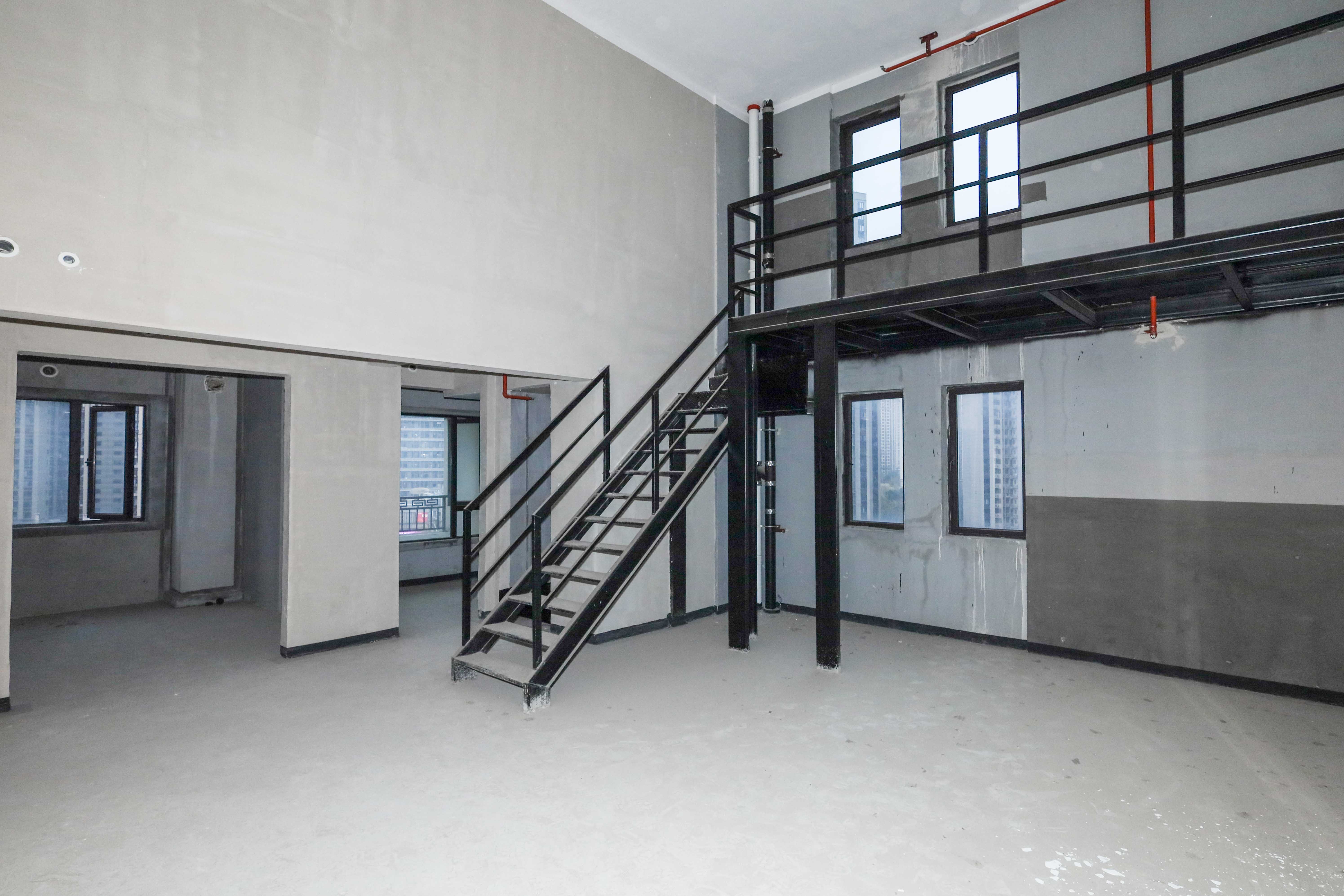 建发央著  4室2厅2卫   306.00万客厅