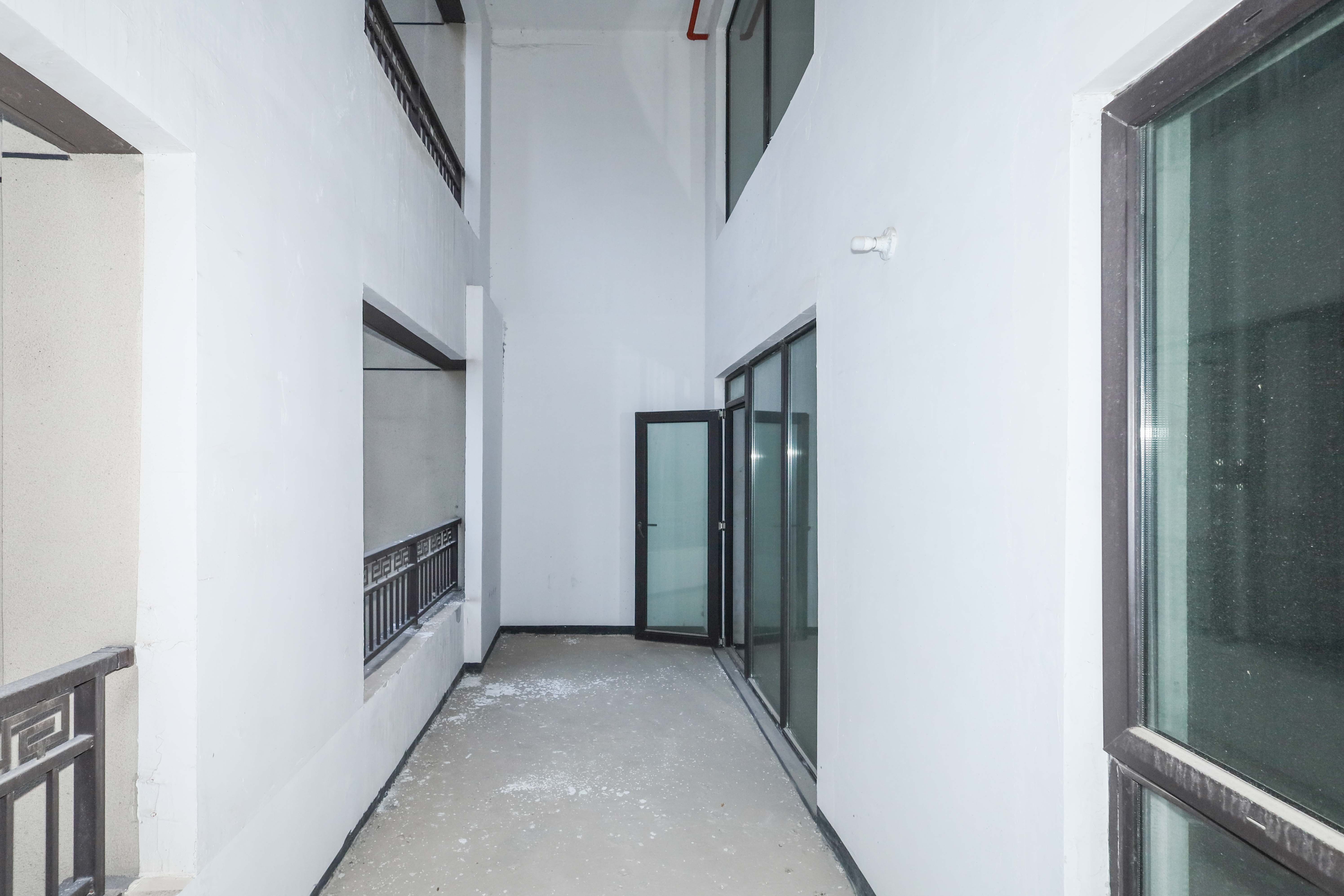 建发央著  4室2厅2卫   306.00万阳台