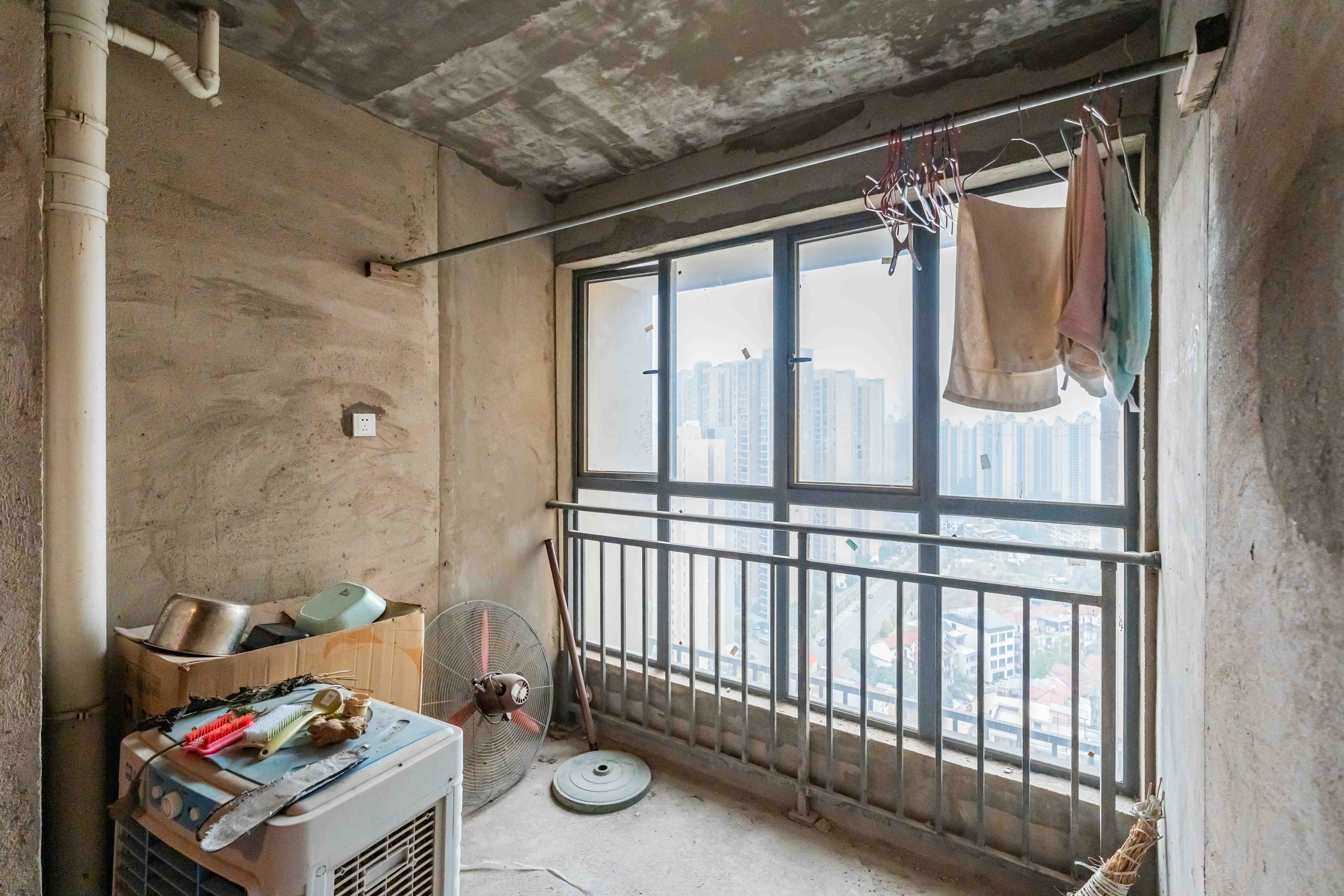 悦湖山  3室2厅1卫    78.0万 悦湖山  3室2厅1卫    78.0万阳台