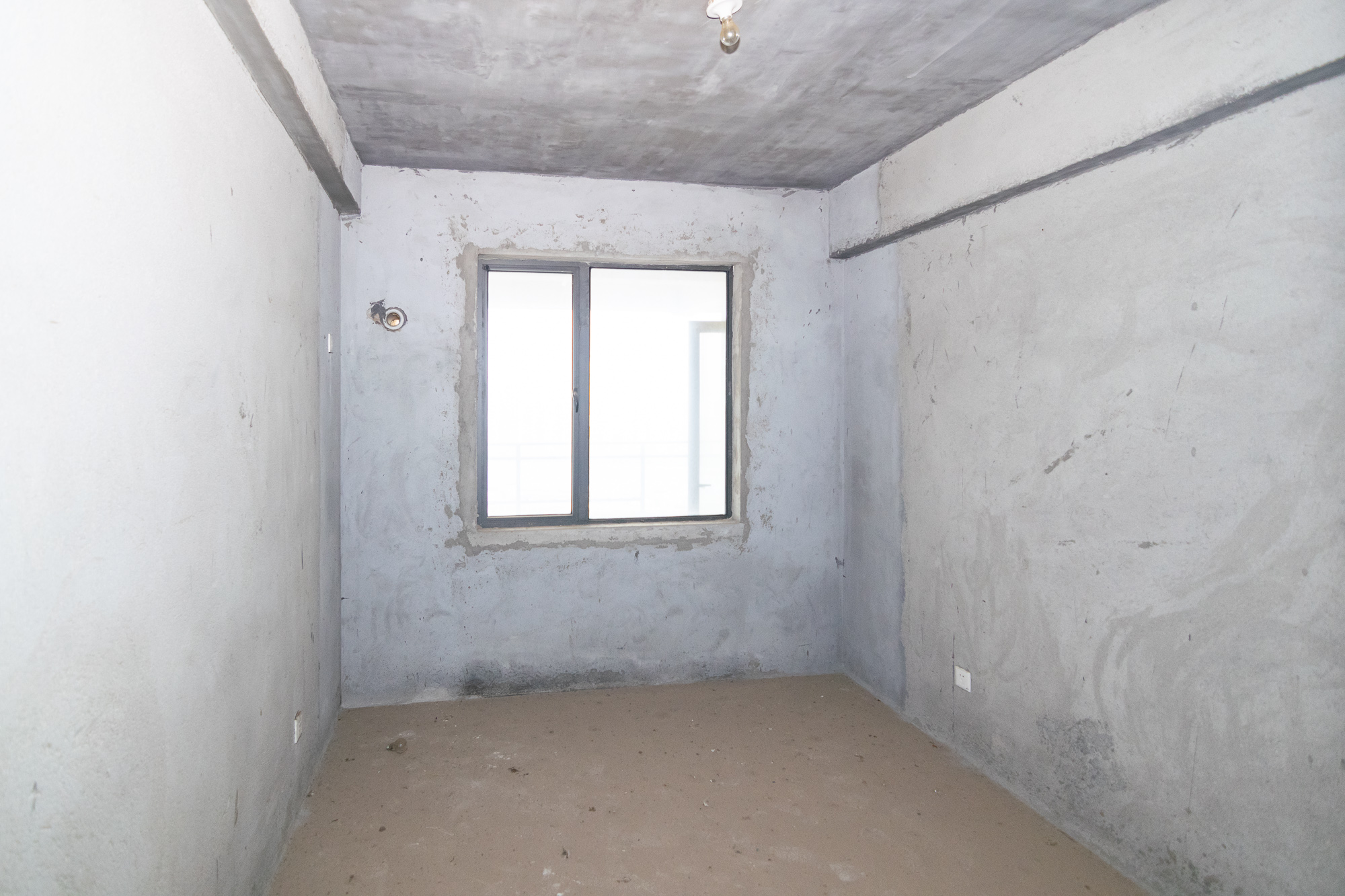 山水蓝天  4室2厅2卫    70.0万卧室