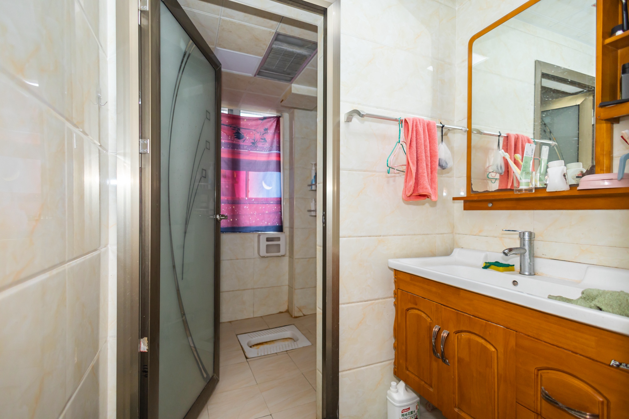 恒广国际景园一二区  3室2厅2卫    78.0万 恒广国际景园一二区  3室2厅2卫    78.0万卫生间