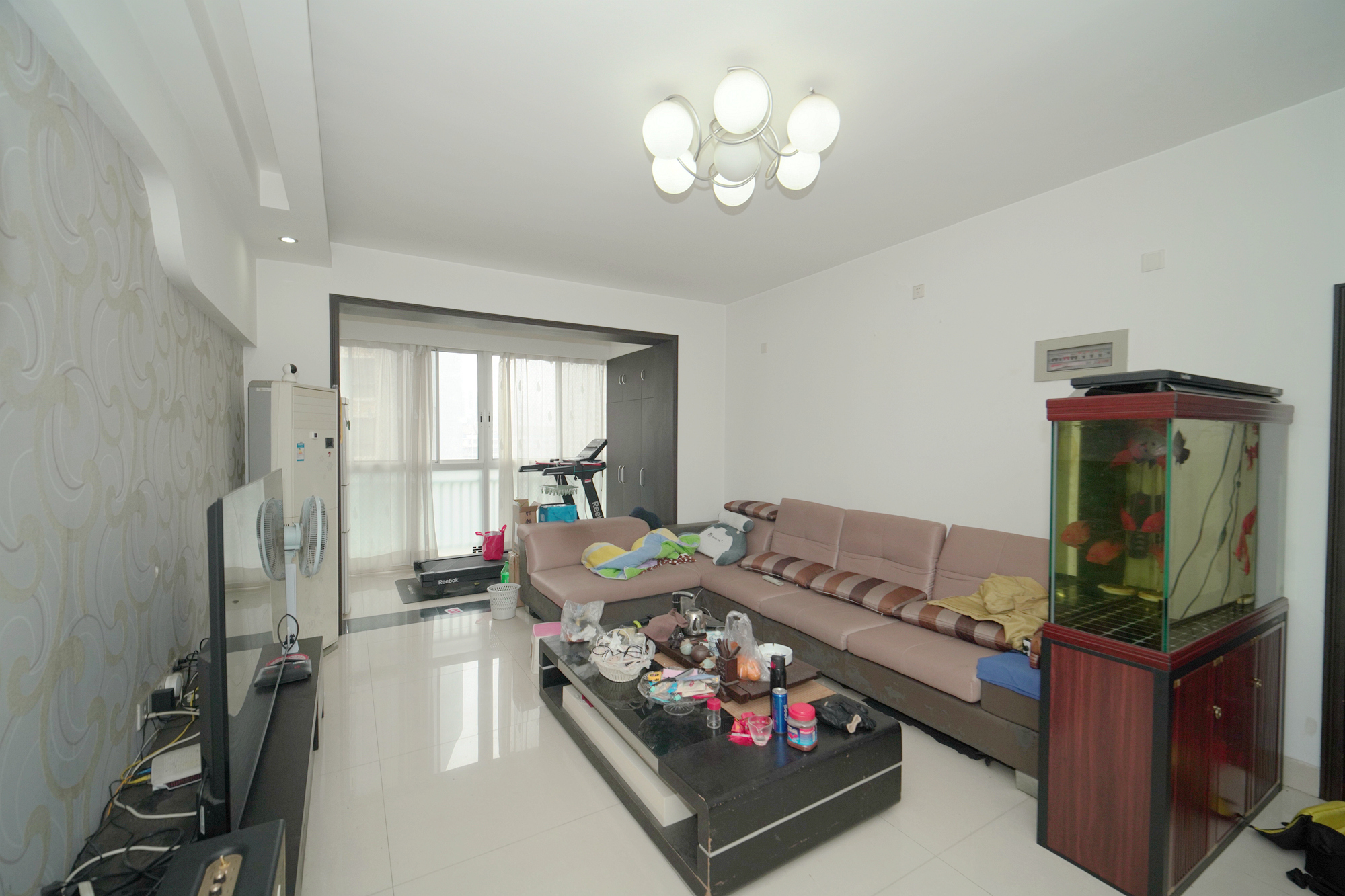 长房东郡  3室2厅1卫    164.9万客厅