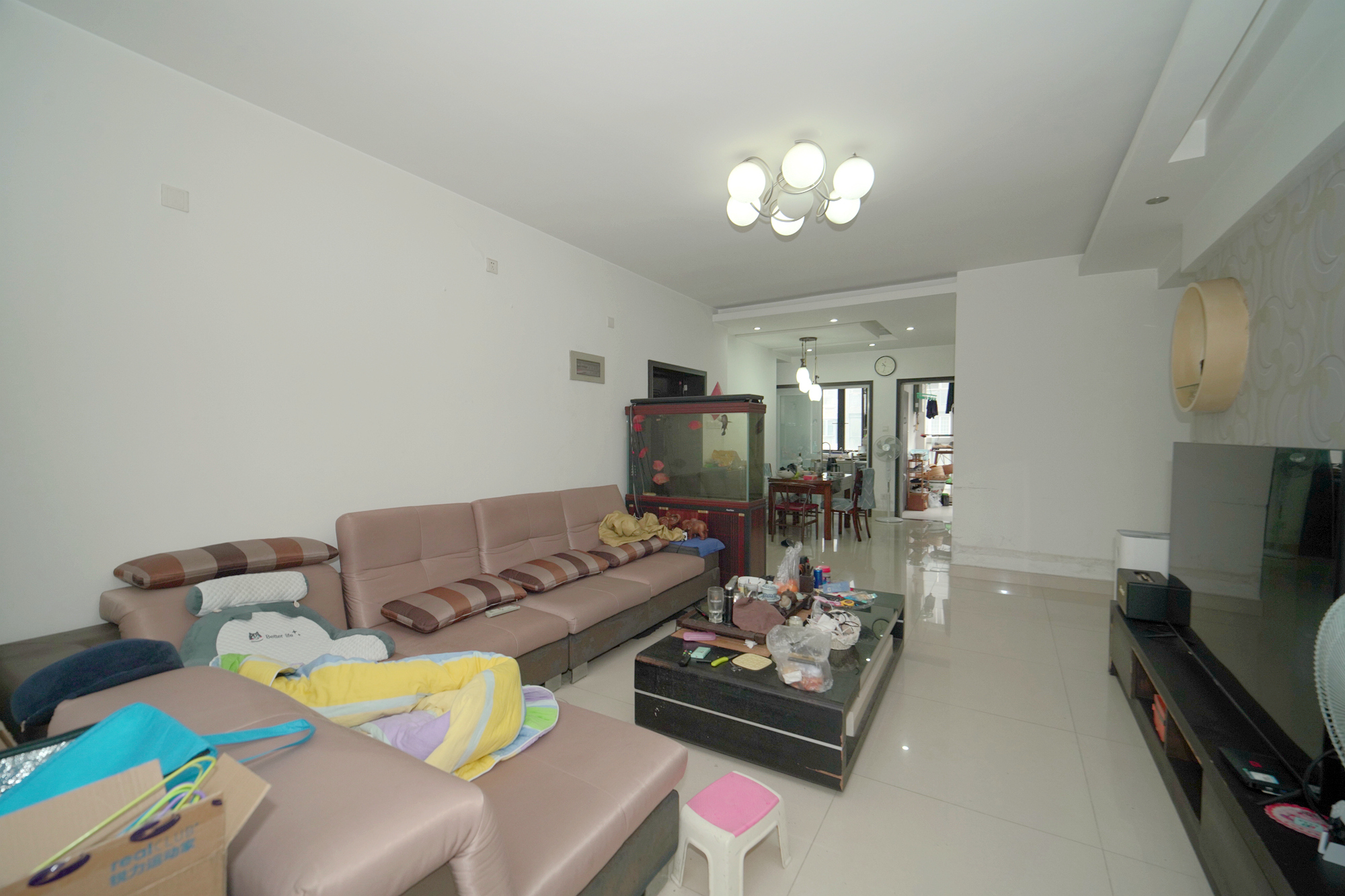 长房东郡  3室2厅1卫    164.9万客厅