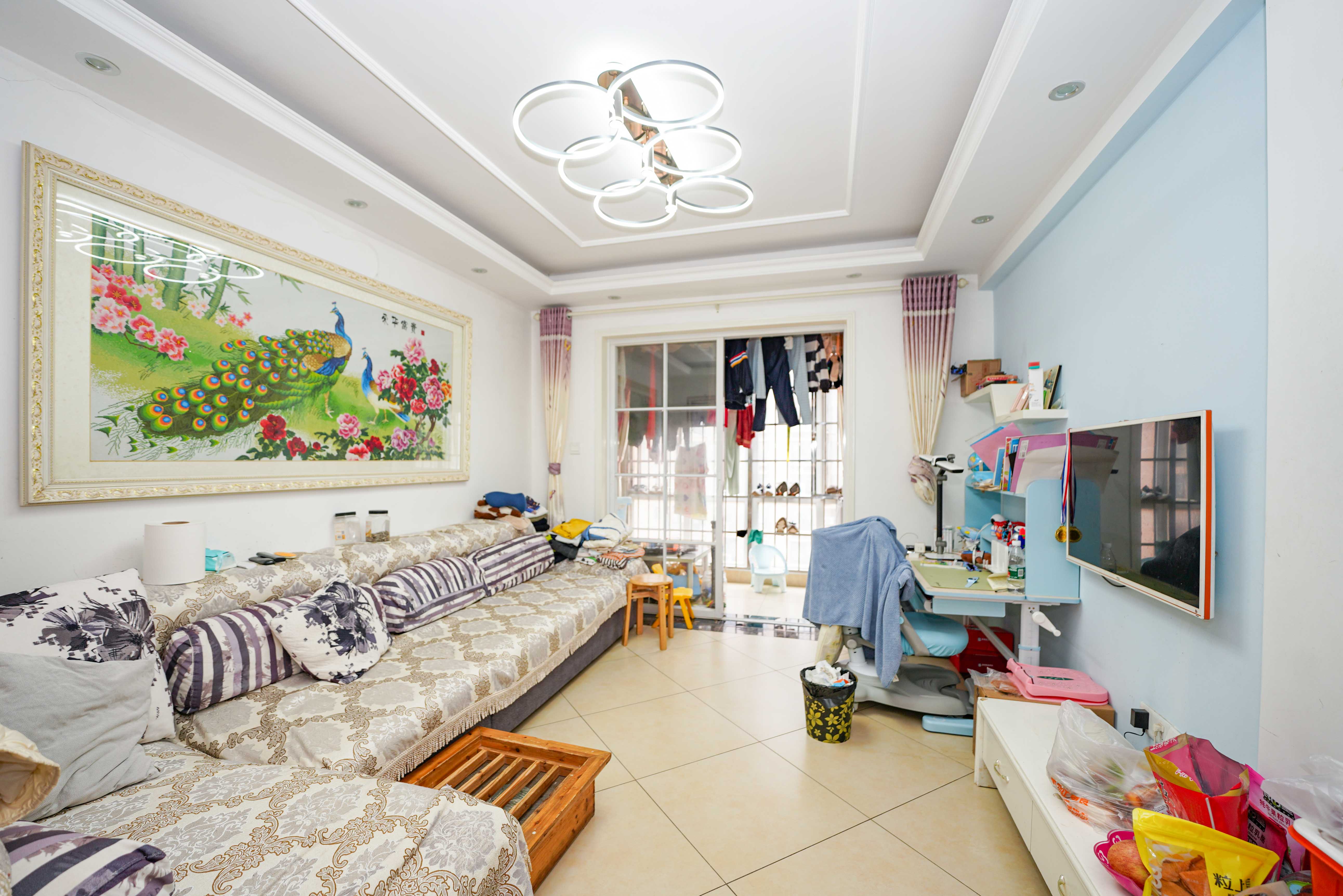 丽发新城 2室2厅1卫 45.0万 丽发新城 2室2厅1卫 45.0万客厅