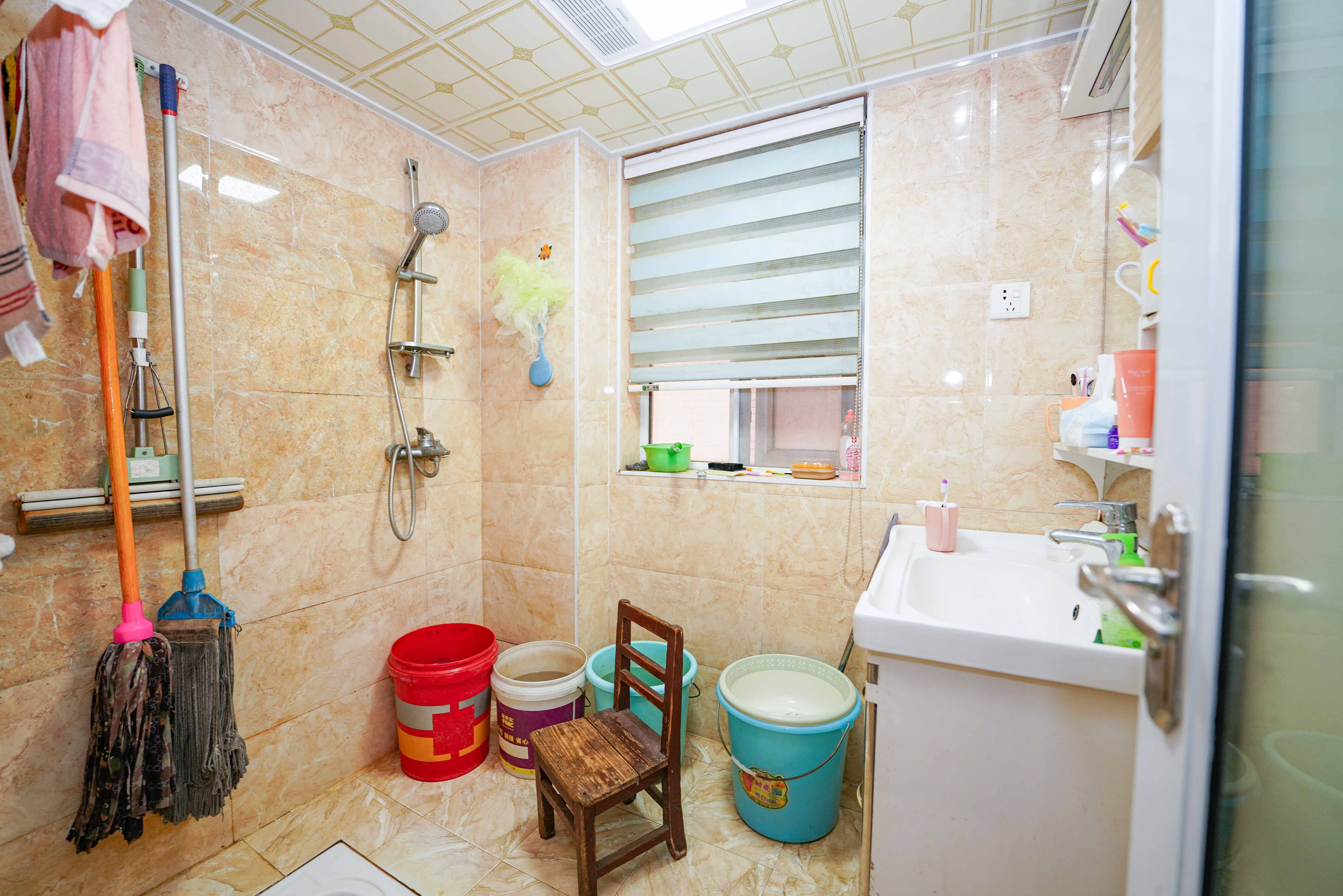 丽发新城  2室2厅1卫    45.0万其他