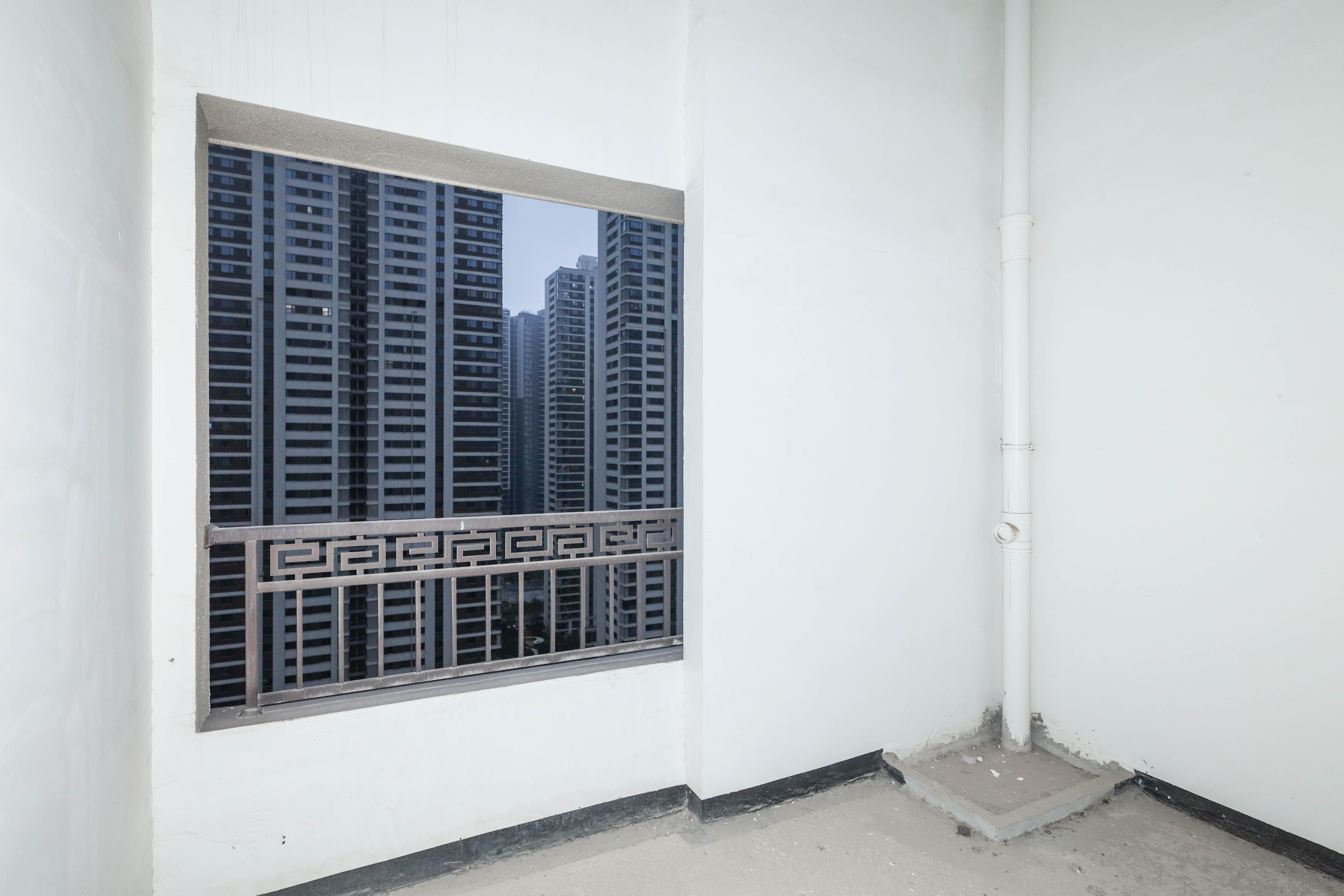 建发央著  4室2厅2卫   309.90万阳台