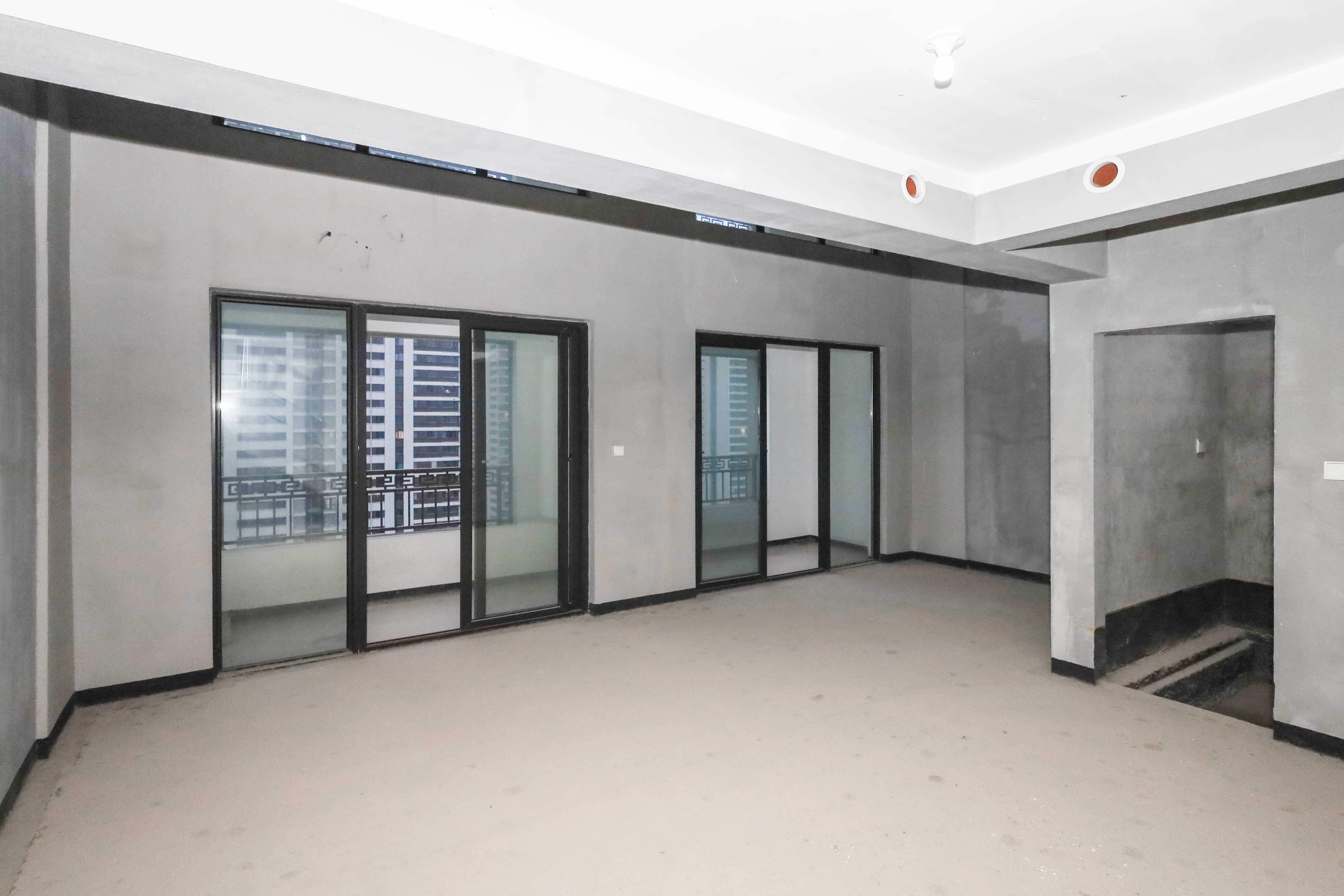 建发央著  4室2厅2卫   225.00万