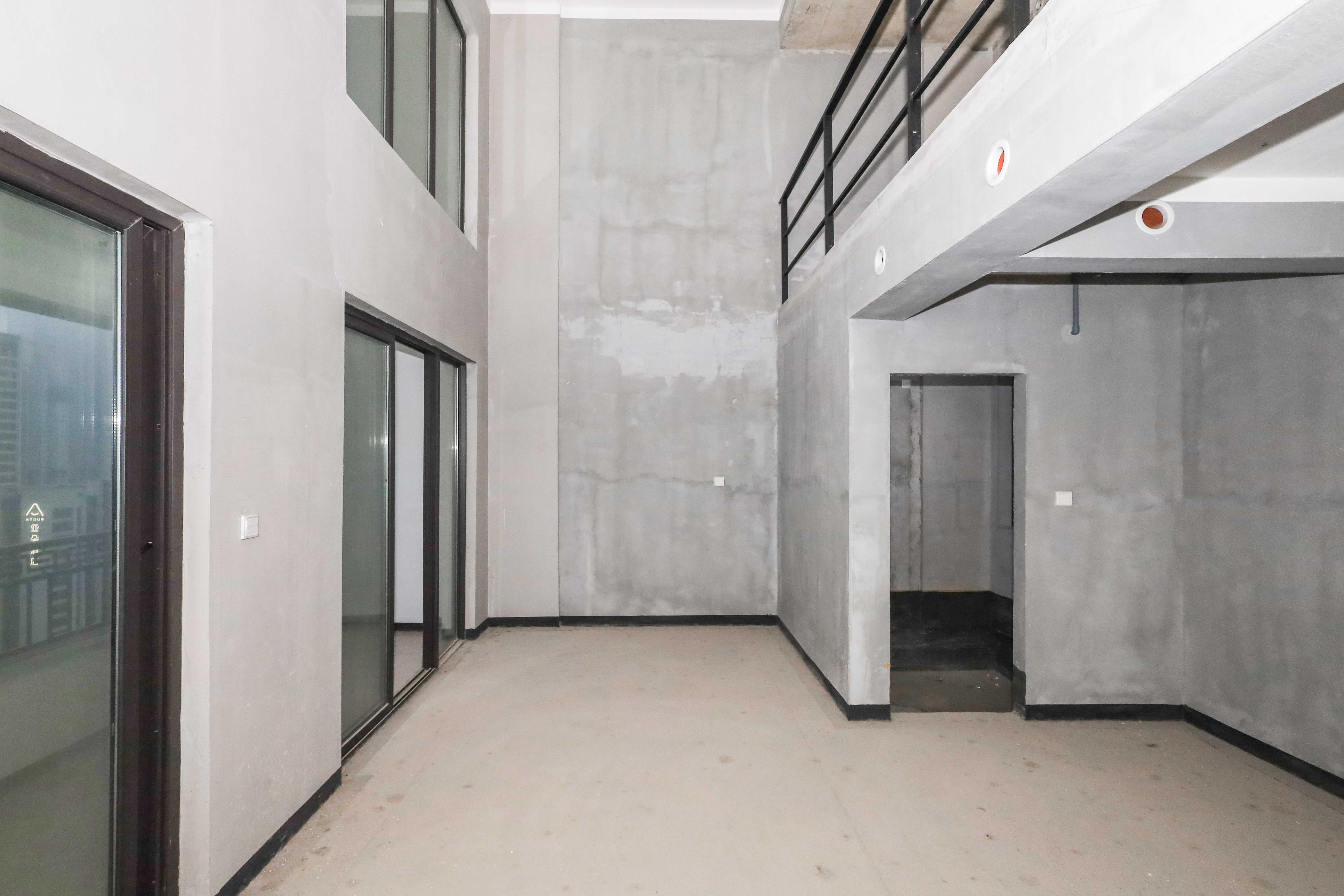 建发央著  4室2厅2卫   225.00万客厅