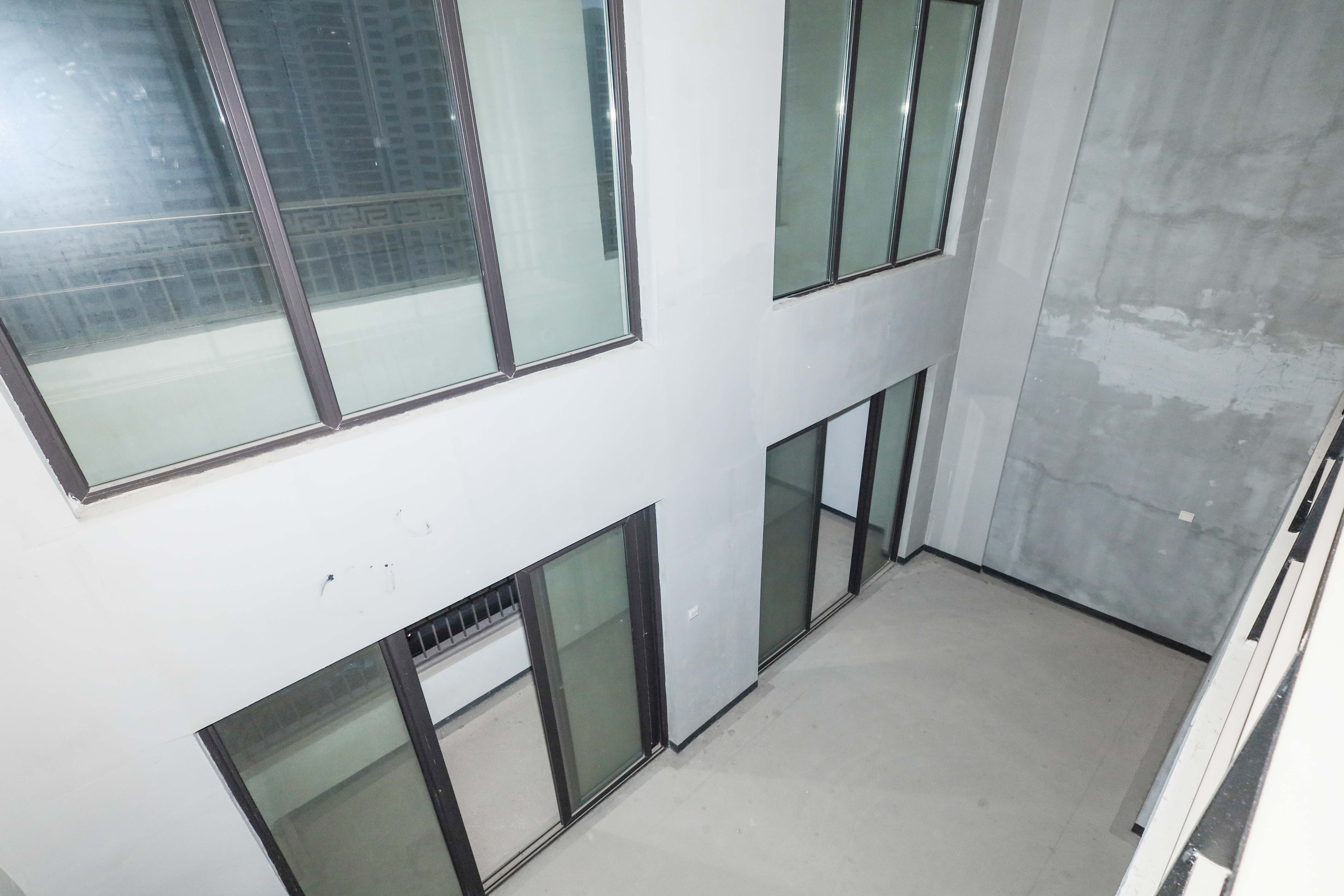 建发央著  4室2厅2卫   225.00万客厅