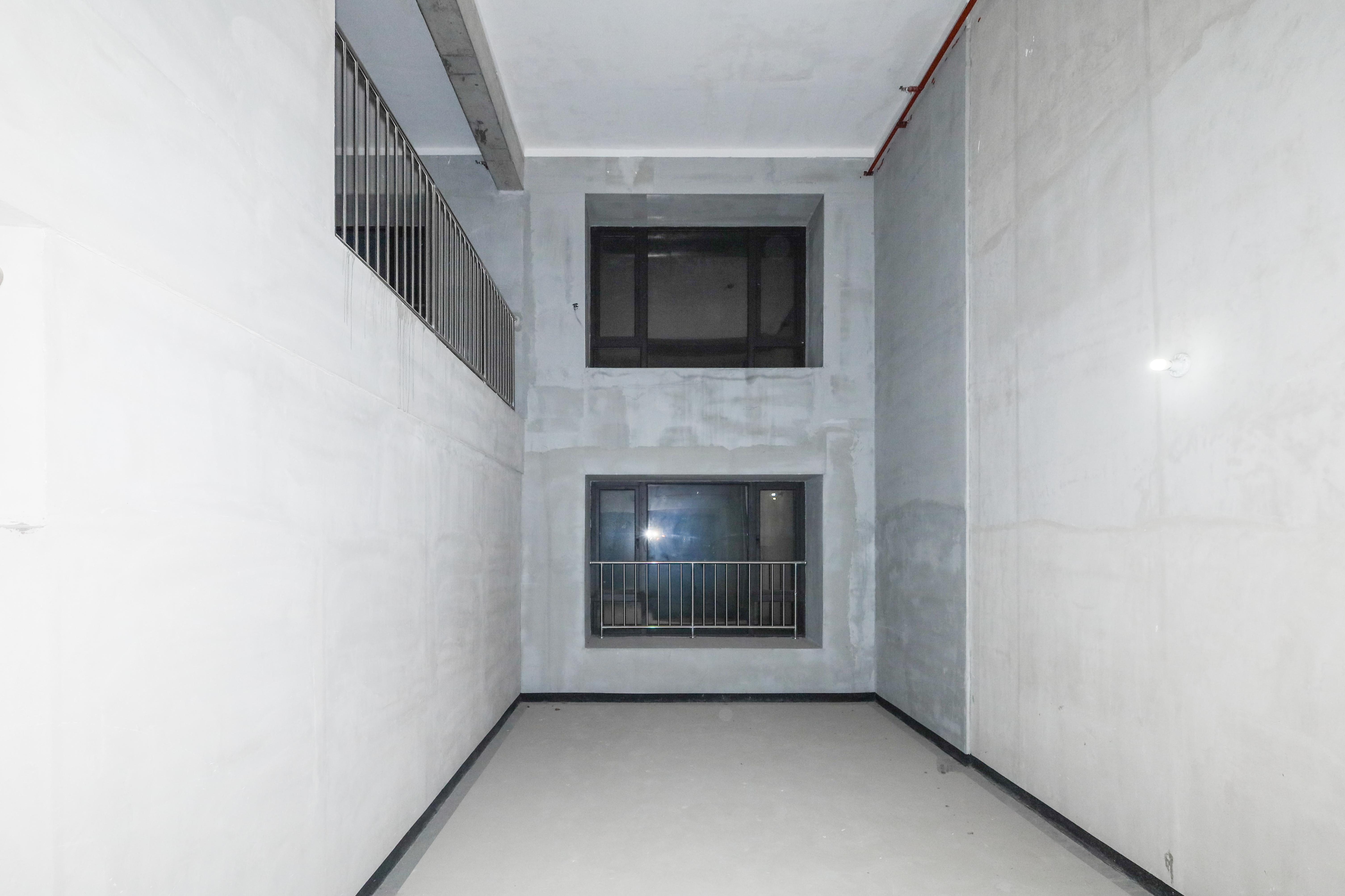 建发央著  4室2厅2卫   218.00万客厅
