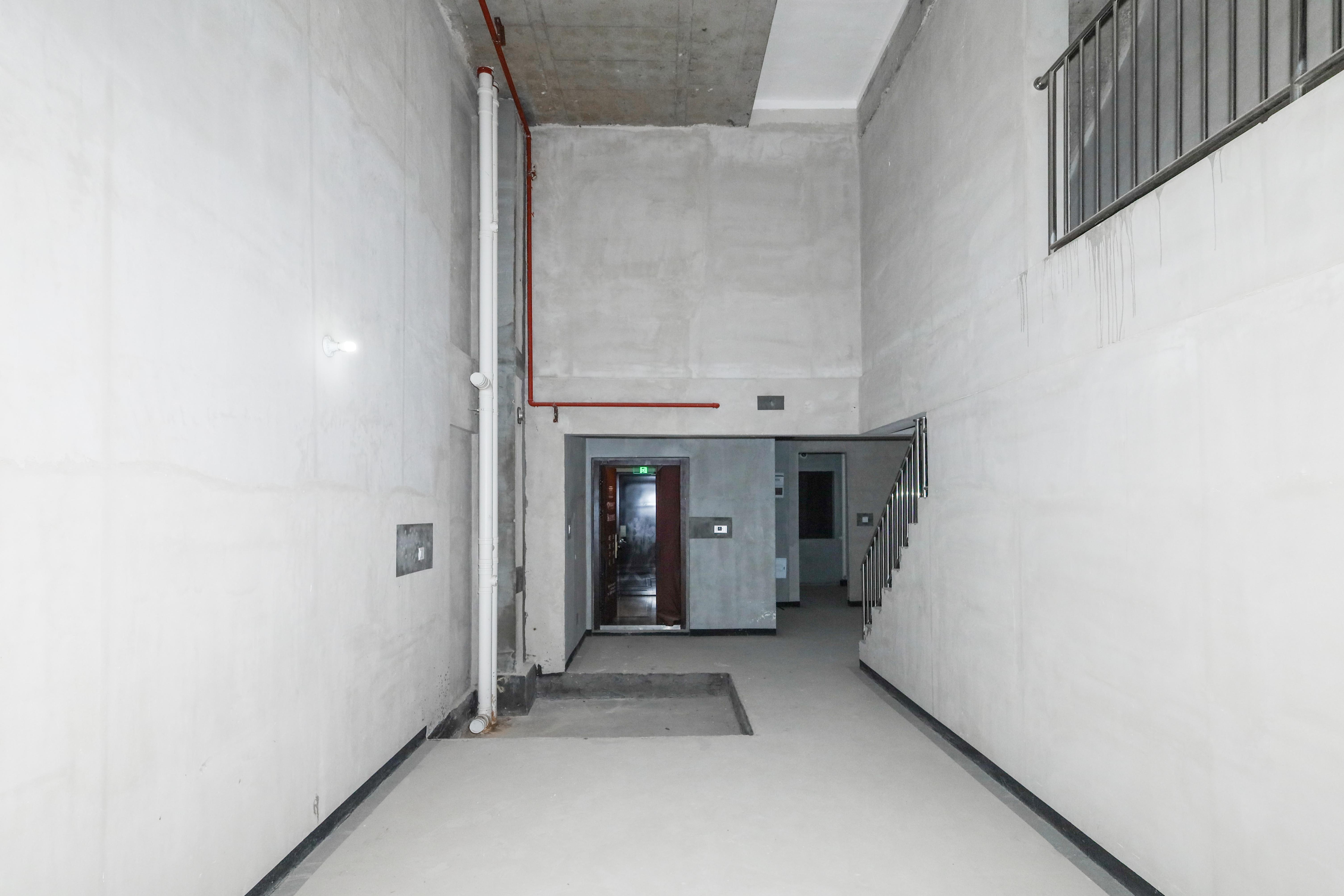 建发央著  4室2厅2卫   218.00万客厅
