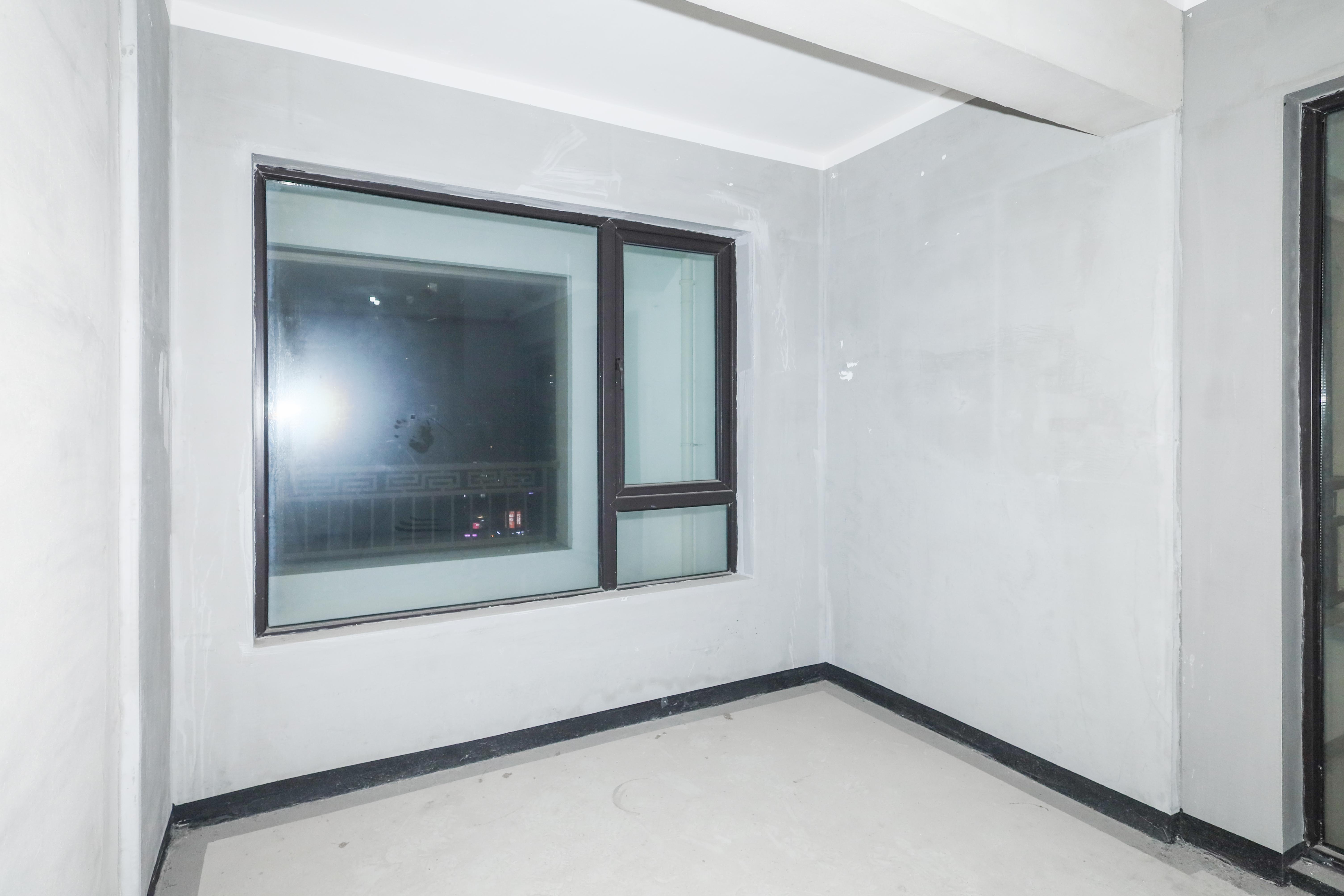 建发央著  4室2厅2卫   218.00万卧室