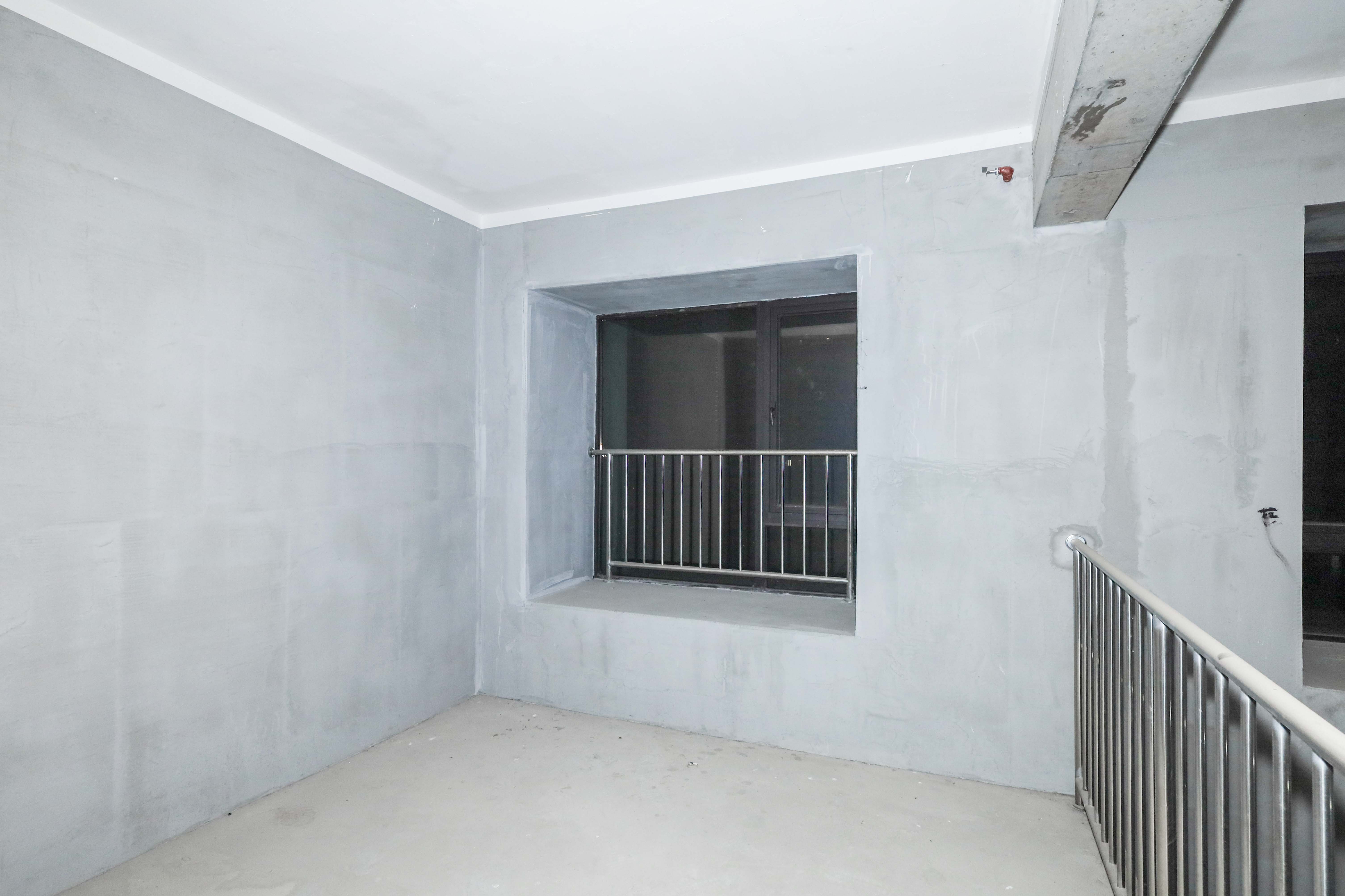 建发央著  4室2厅2卫   218.00万卧室