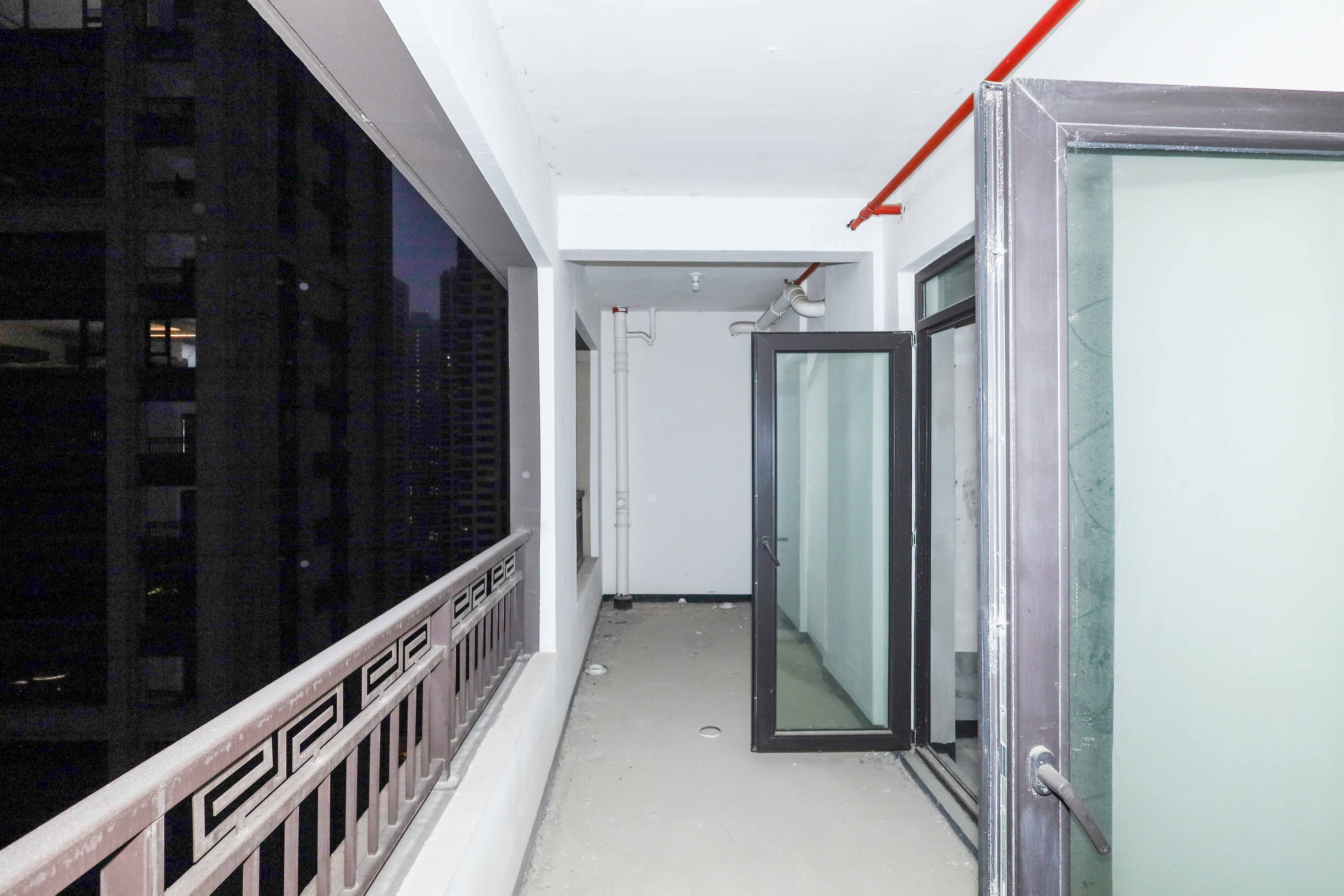 建发央著  4室2厅2卫   218.00万阳台