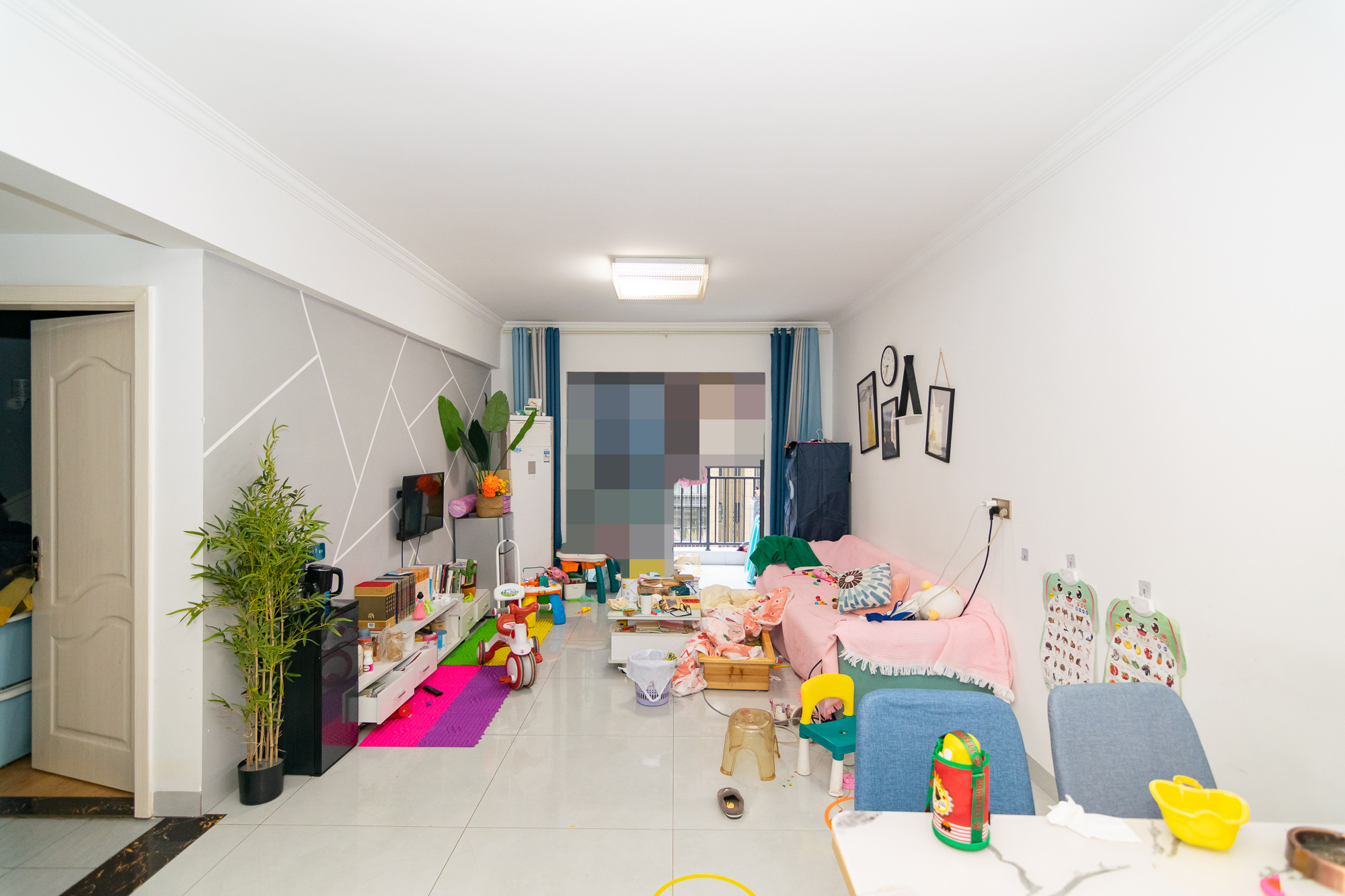 澳海澜庭 3室2厅1卫 65.0万 澳海澜庭 3室2厅1卫 65.0万客厅