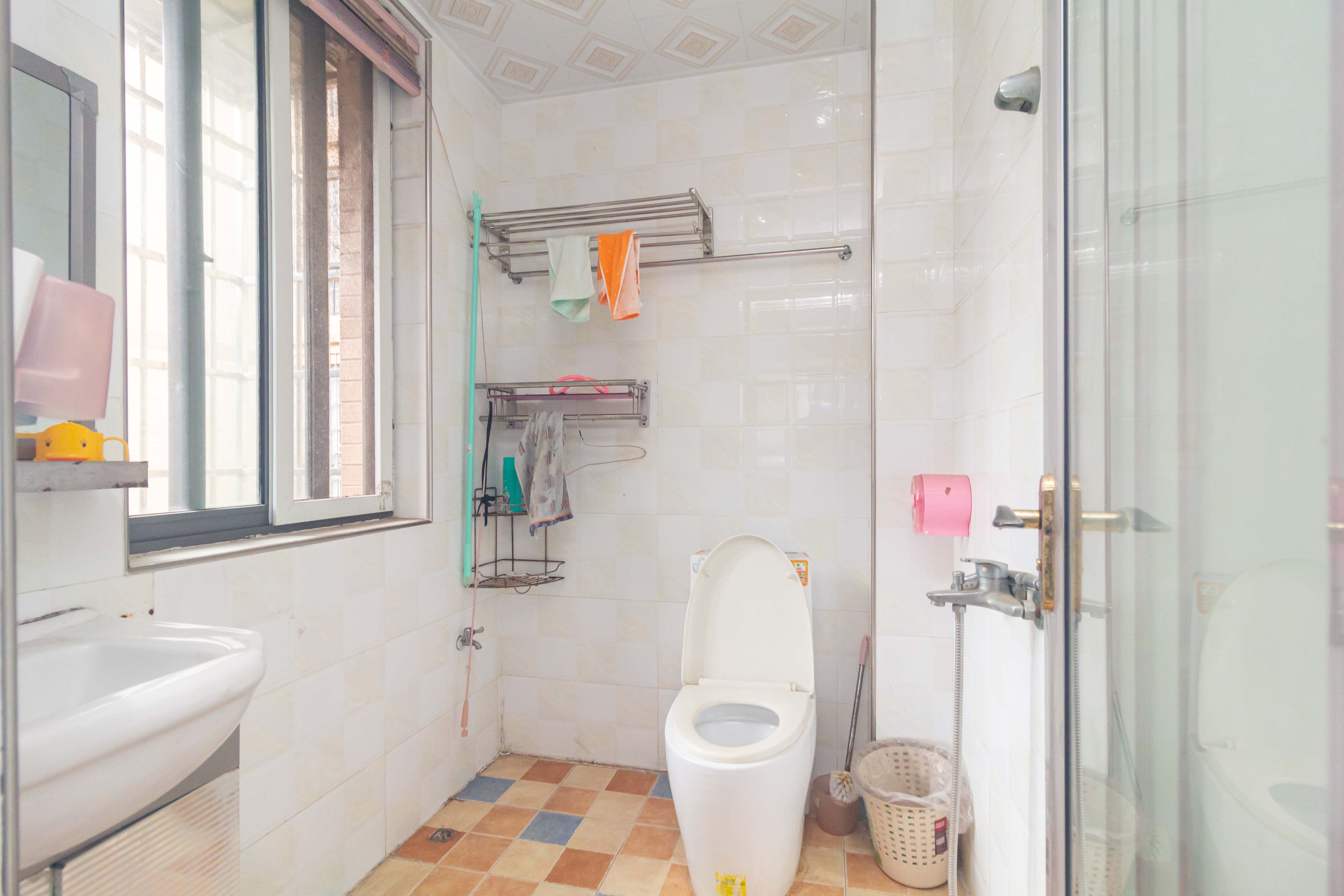 紫东苑(星沙)  3室2厅2卫    65.0万 紫东苑(星沙)  3室2厅2卫    65.0万卫生间