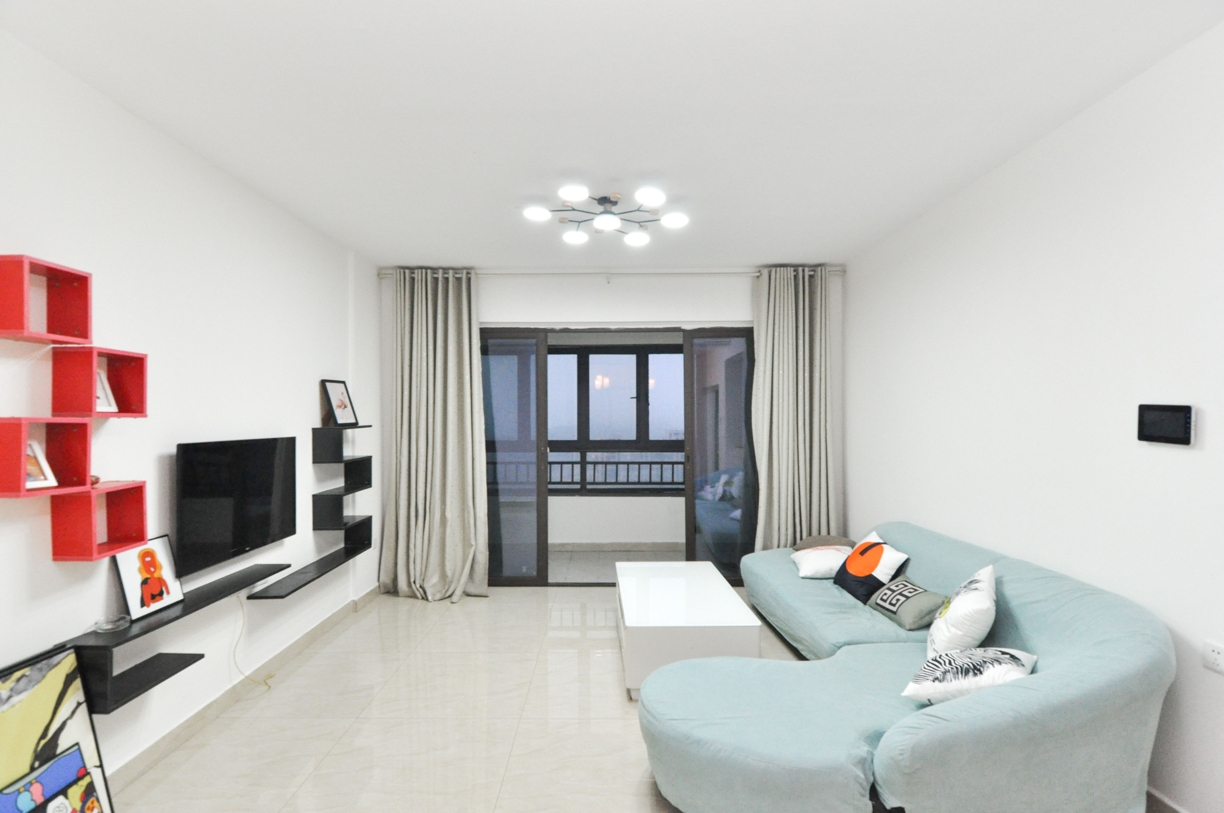 卓越浅水湾 4室2厅2卫 136.0万 卓越浅水湾 4室2厅2卫 136.0万客厅