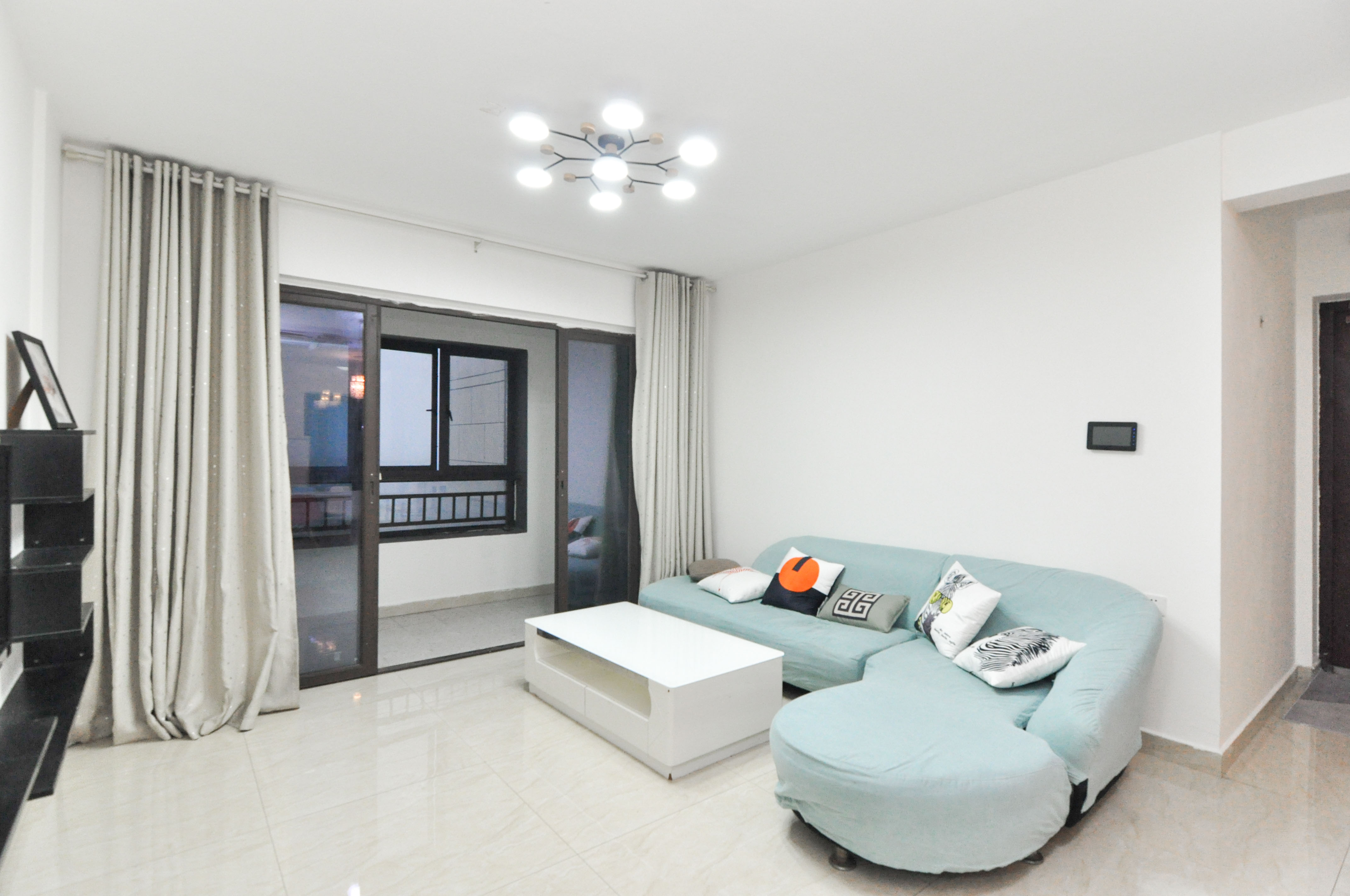 卓越浅水湾 4室2厅2卫 136.0万 卓越浅水湾 4室2厅2卫 136.0万客厅