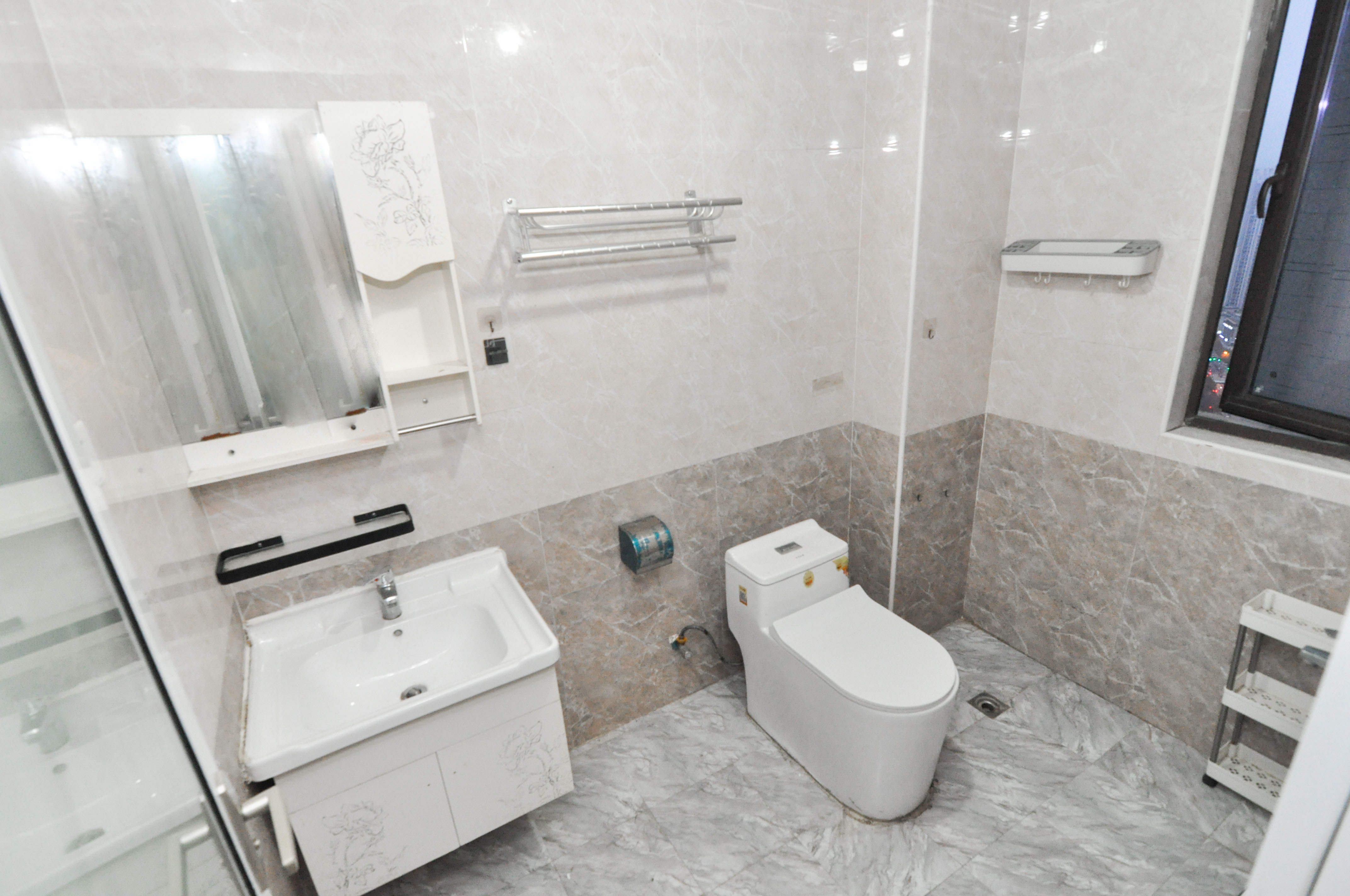 卓越浅水湾 4室2厅2卫 136.0万 卓越浅水湾 4室2厅2卫 136.0万卫生间