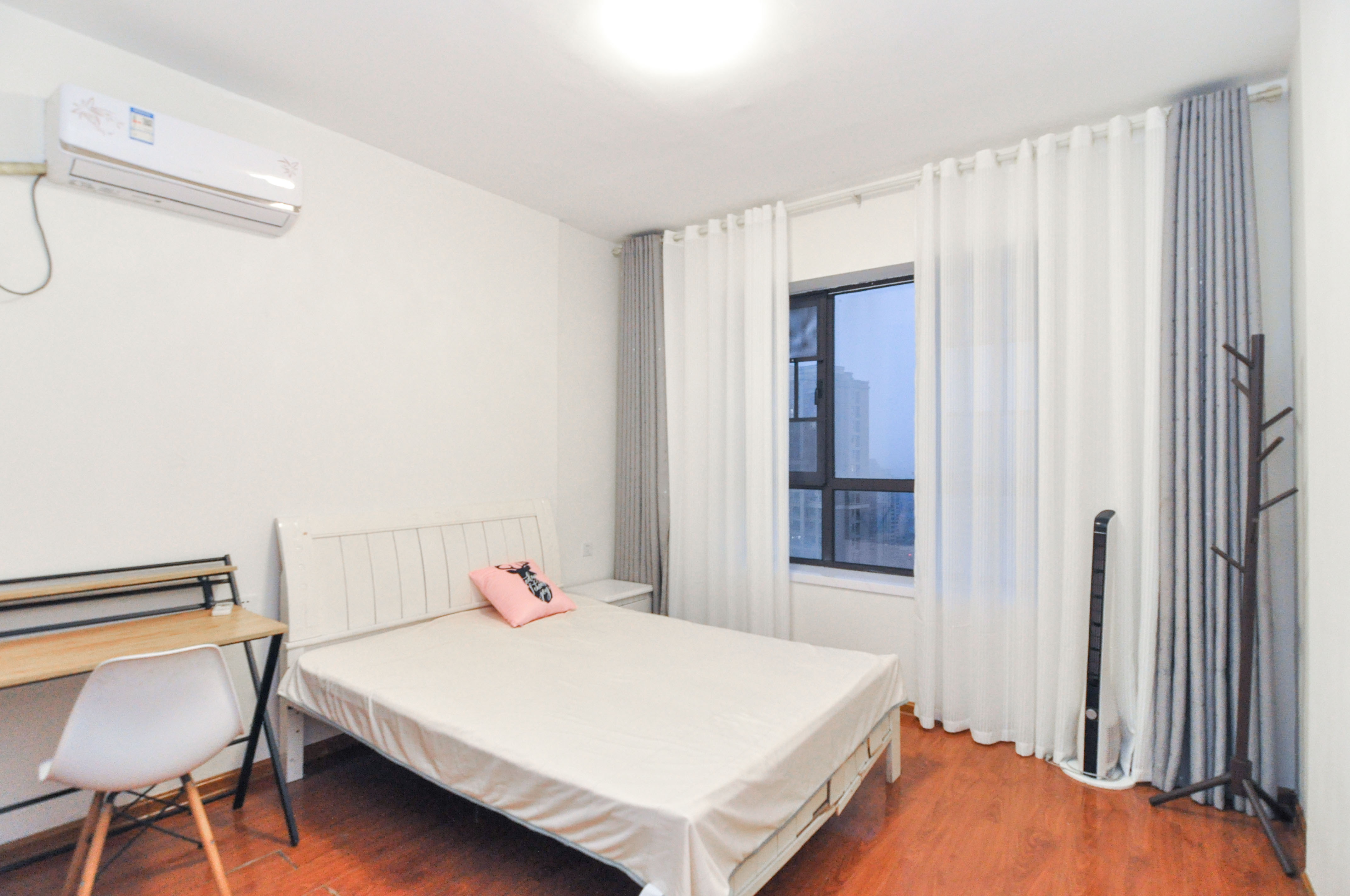 卓越浅水湾 4室2厅2卫 136.0万 卓越浅水湾 4室2厅2卫 136.0万卧室