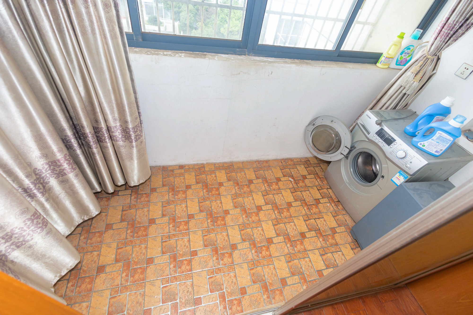 长沙县公安局单位房  3室2厅1卫    66.8万阳台