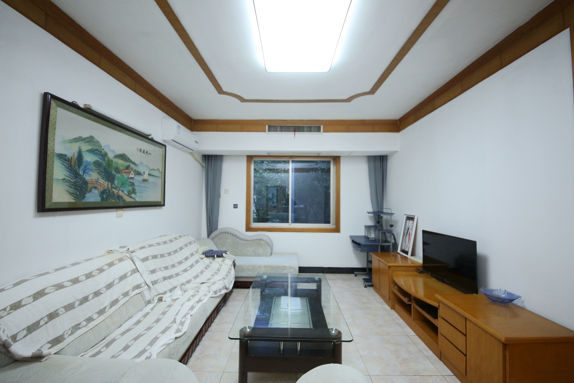 安全厅宿舍阳光小区（湘湖渔场阳光小区)  3室2厅1卫   91.00万客厅
