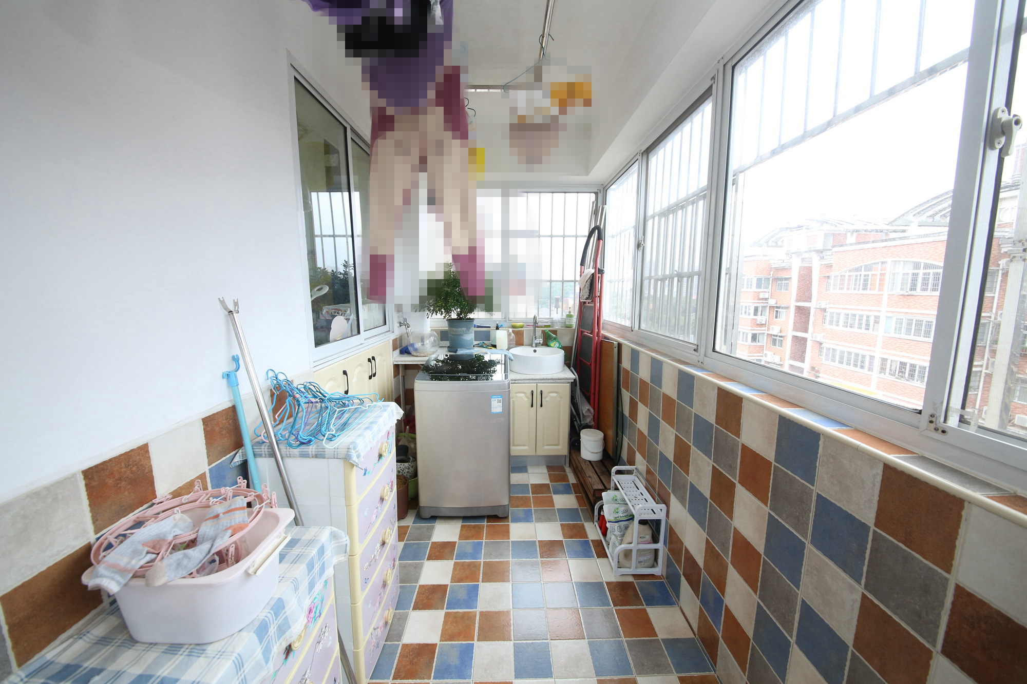 嘉盛逸林园（新合村综合楼）  4室2厅1卫   160.00万阳台